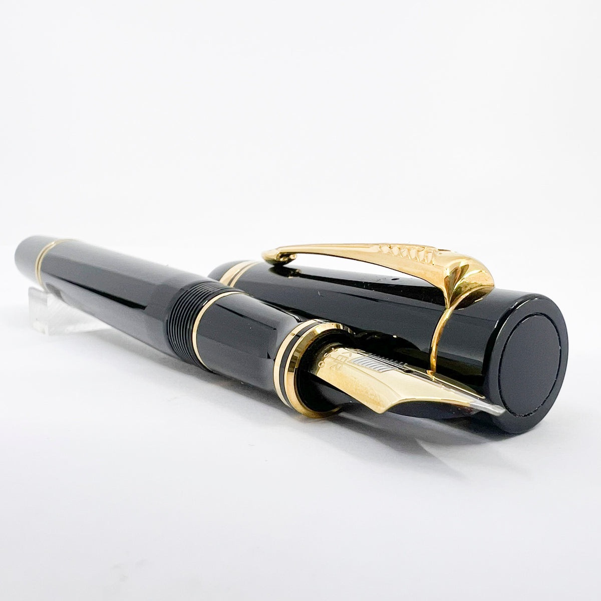 Parker Centennial (Largest Size) Black Duofold Fountain Pen (Circa 1991) - Broad Oblique (#89) 18kt Gold Nib