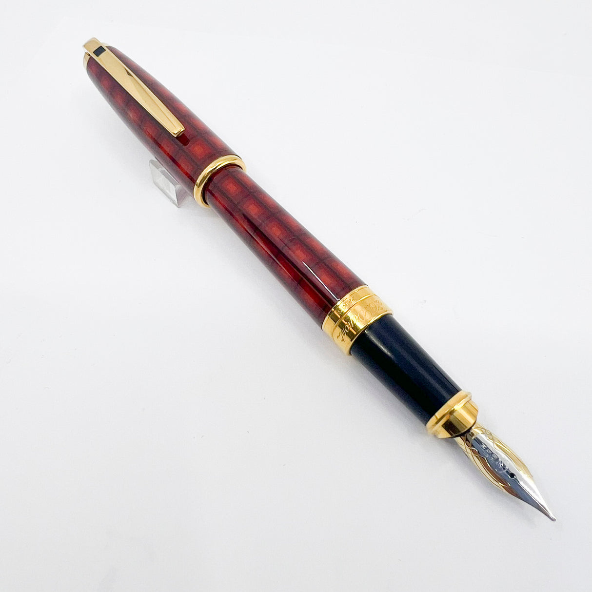 S.T. DuPont Orpheo Vertigo  Laque de Chine Fountain Pen - Medium 18kt Gold Nib