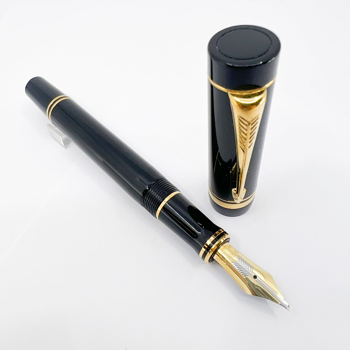 Parker Centennial (Largest Size) Black Duofold Fountain Pen (Circa 1991) - Broad Oblique (#89) 18kt Gold Nib