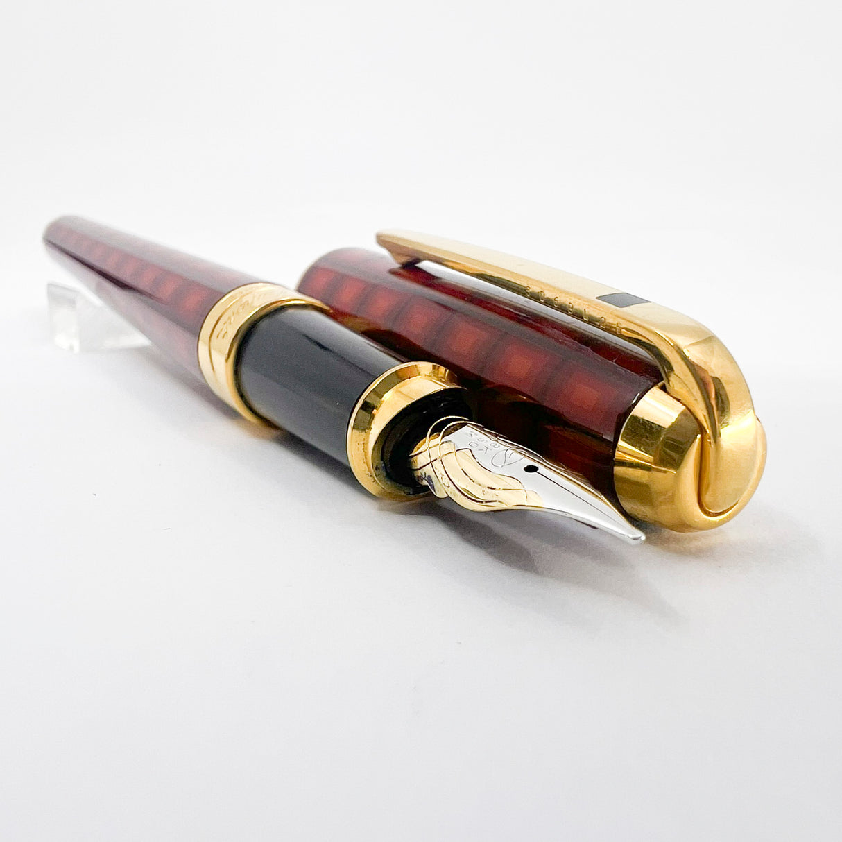 S.T. DuPont Orpheo Vertigo  Laque de Chine Fountain Pen - Medium 18kt Gold Nib