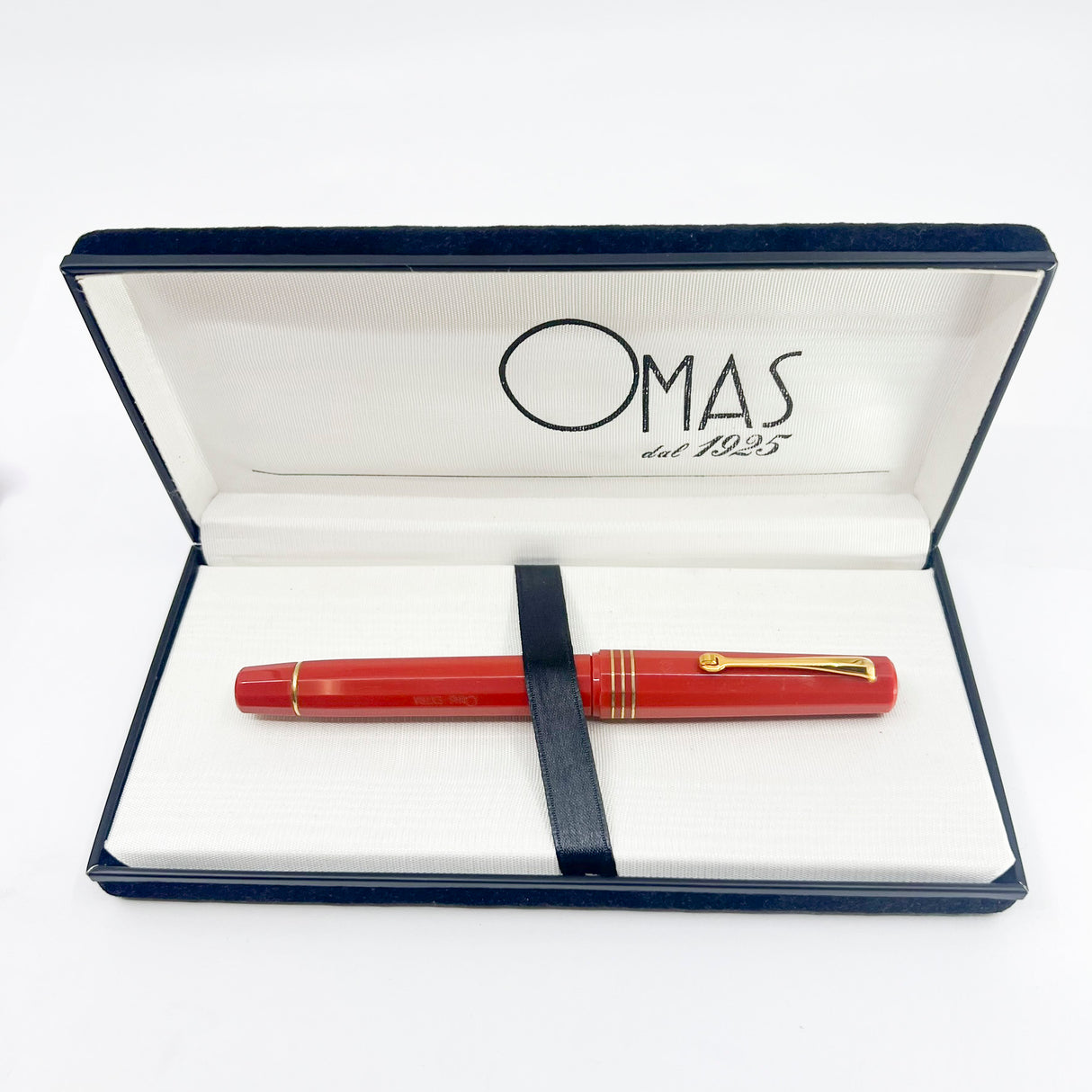 OMAS for  Armando Simoni Club/1990's -   Milord Paragon Coral Fountain Pen - Oblique  Broad 18kt Gold Nib