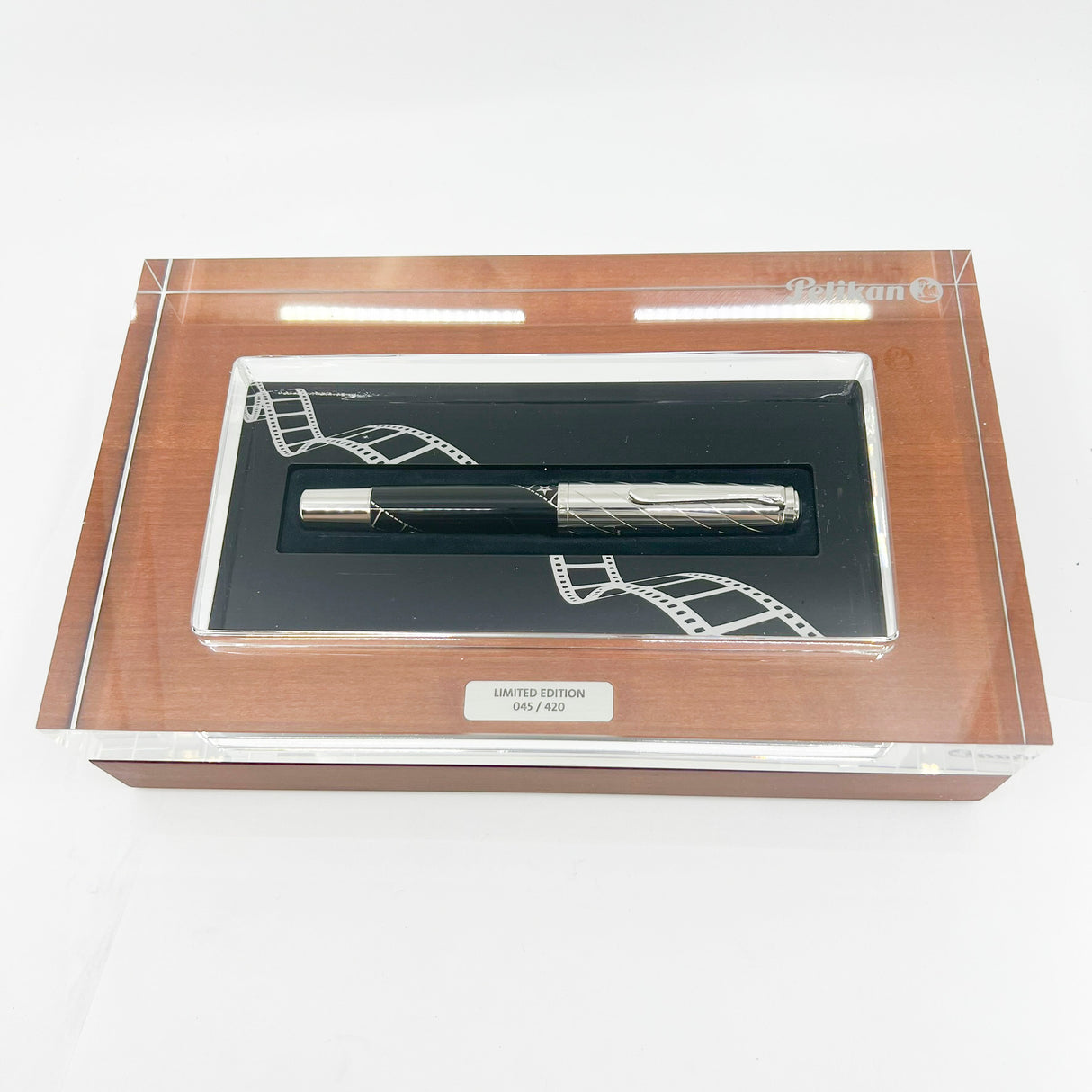 Pelikan Souveran M1005  Silver Screen Limited Edition Fountain Pen - Medium 18kt Gold Nib