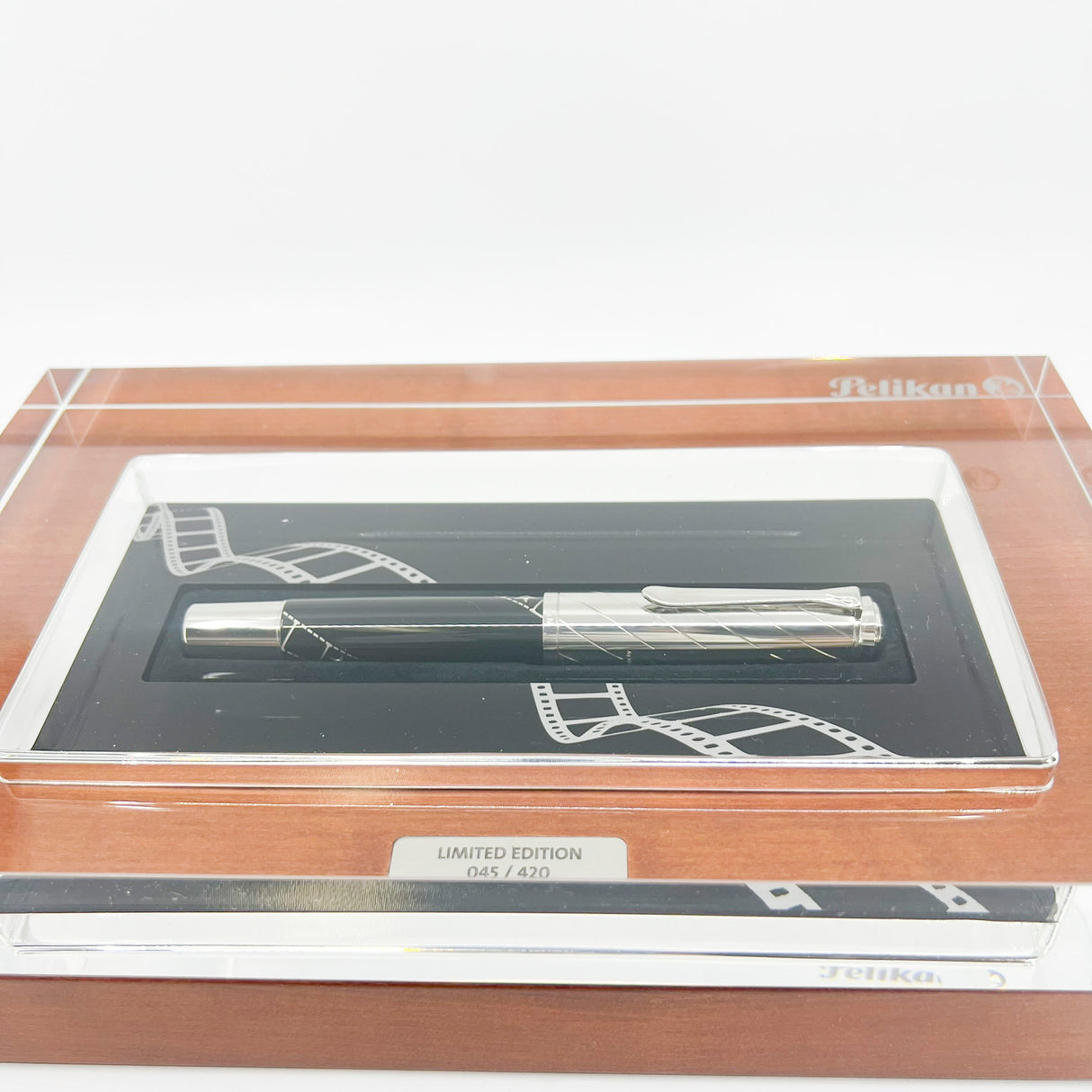 Pelikan Souveran M1005  Silver Screen Limited Edition Fountain Pen - Medium 18kt Gold Nib