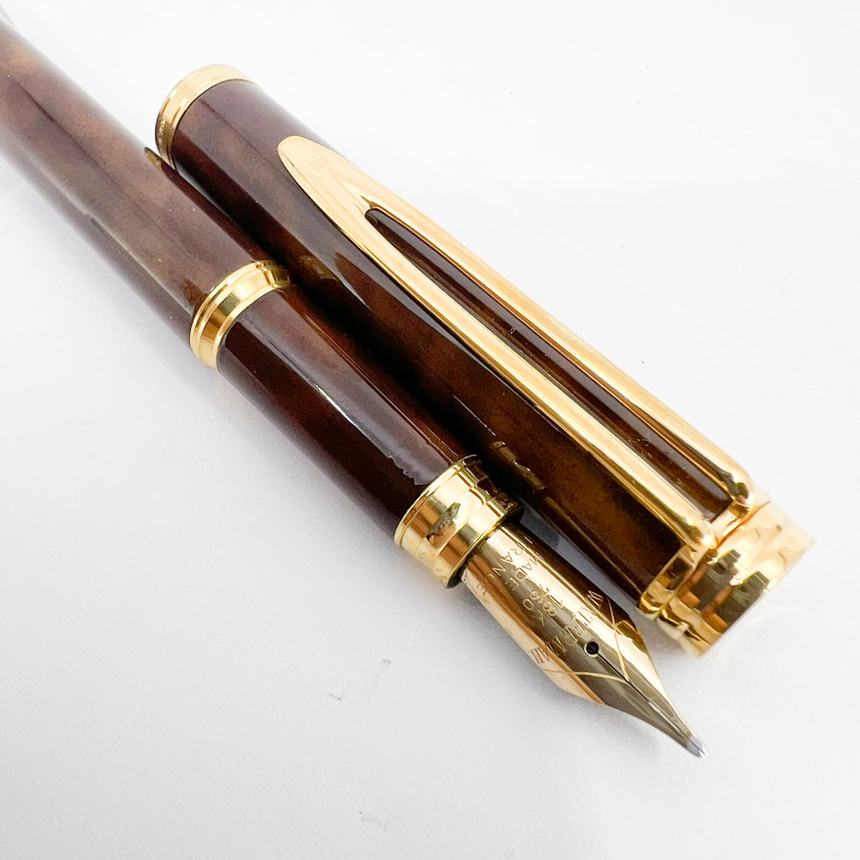 Waterman Gentleman Marbled Brown/Beige Lacquer Fountain Pen - Broad 18kt Gold Nib