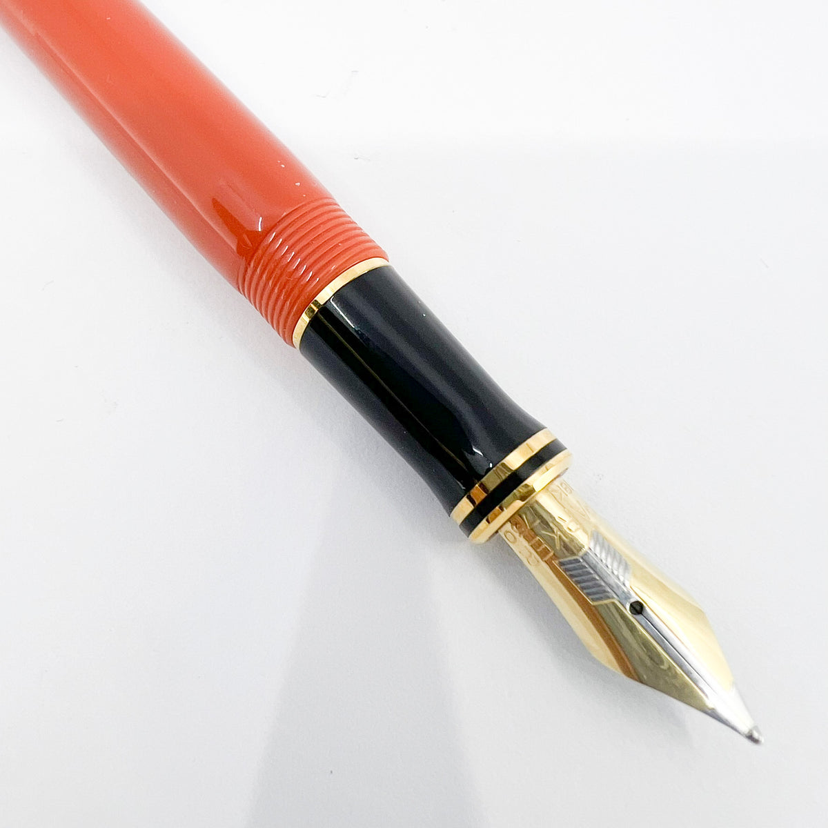Parker International  Duofold Orange Fountain  Pen - Medium 18kt Gold Nib