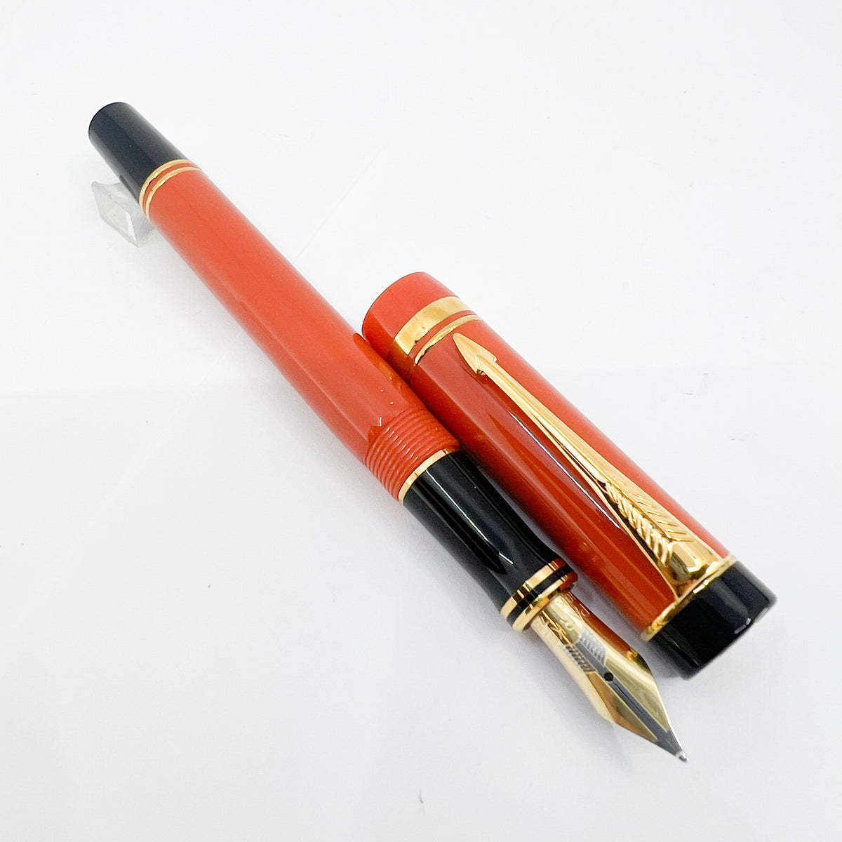 Parker International  Duofold Orange Fountain  Pen - Medium 18kt Gold Nib