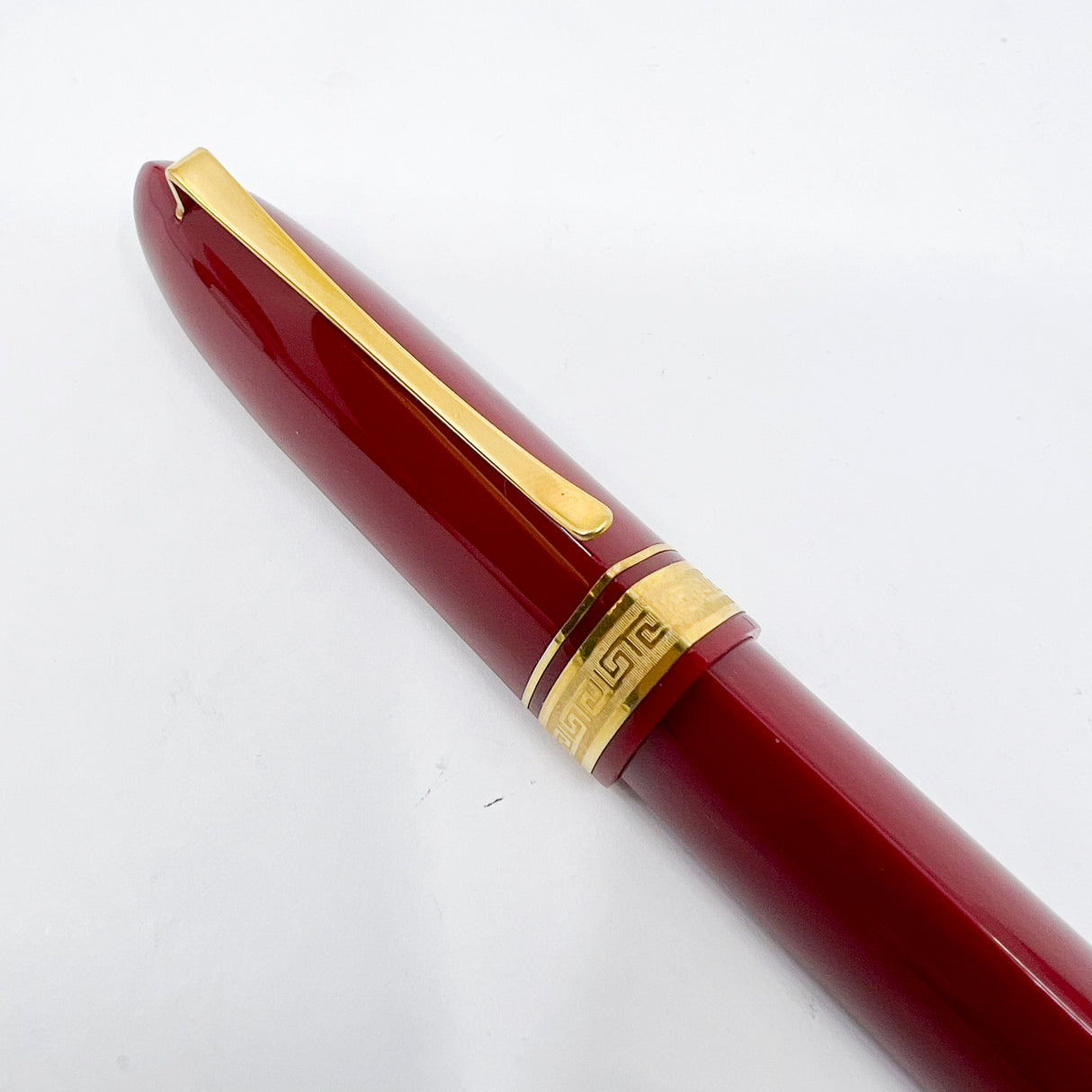 OMAS #360 Triangular Body Burgundy Fountain Pen - Medium 18kt Gold Nib