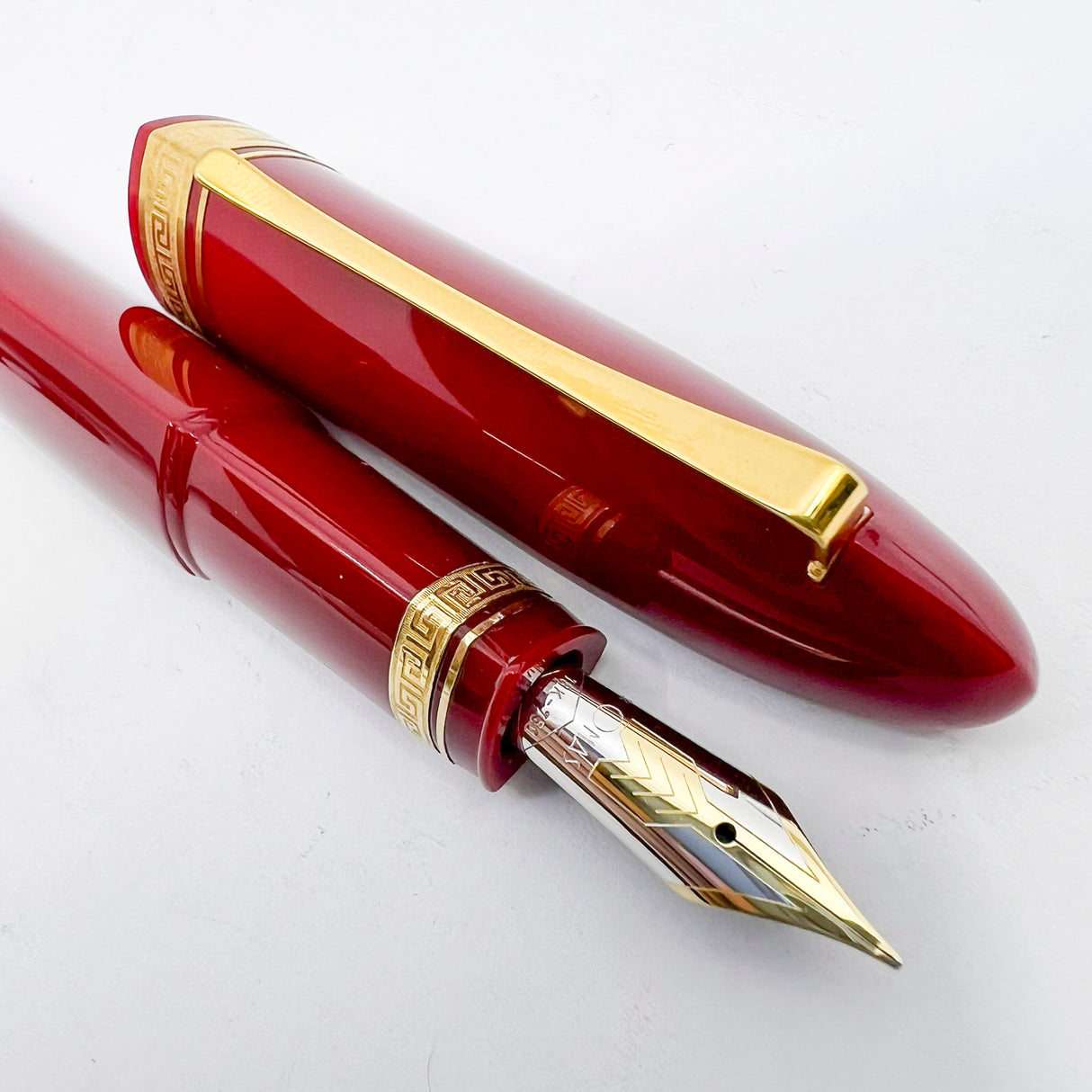 OMAS #360 Triangular Body Burgundy Fountain Pen - Medium 18kt Gold Nib