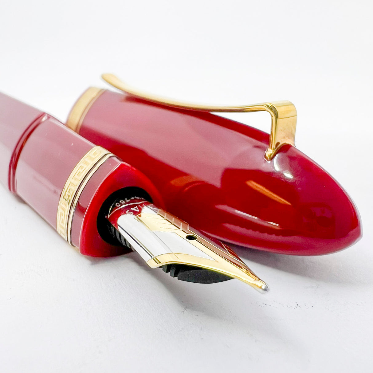 OMAS #360 Triangular Body Burgundy Fountain Pen - Medium 18kt Gold Nib