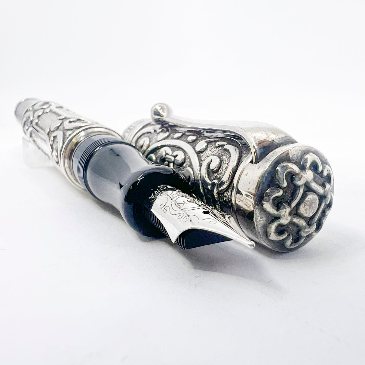 Aurora Benvenuto Cellini Sterling Silver Limited Edition Fountain Pen - Medium 18kt Gold Nib