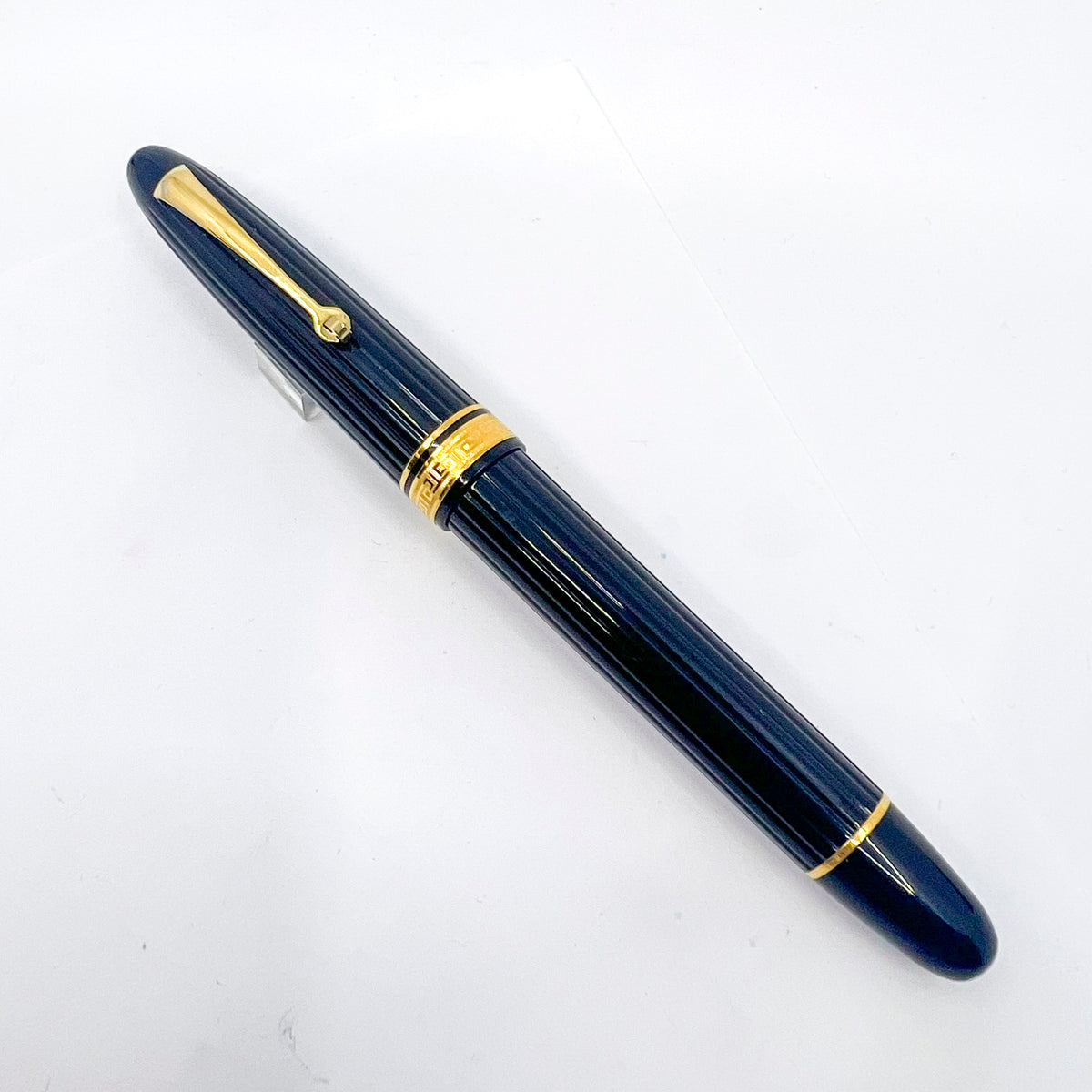 OMAS Ogiva Black Vegetal Resin Fluted Fountain Pen - Extra Fine 18kt Gold Nib - Cartridge Fill