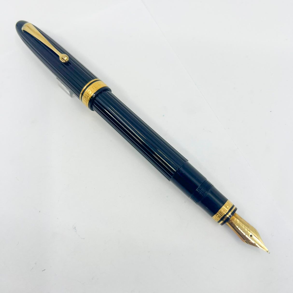 OMAS Ogiva Black Vegetal Resin Fluted Fountain Pen - Extra Fine 18kt Gold Nib - Cartridge Fill