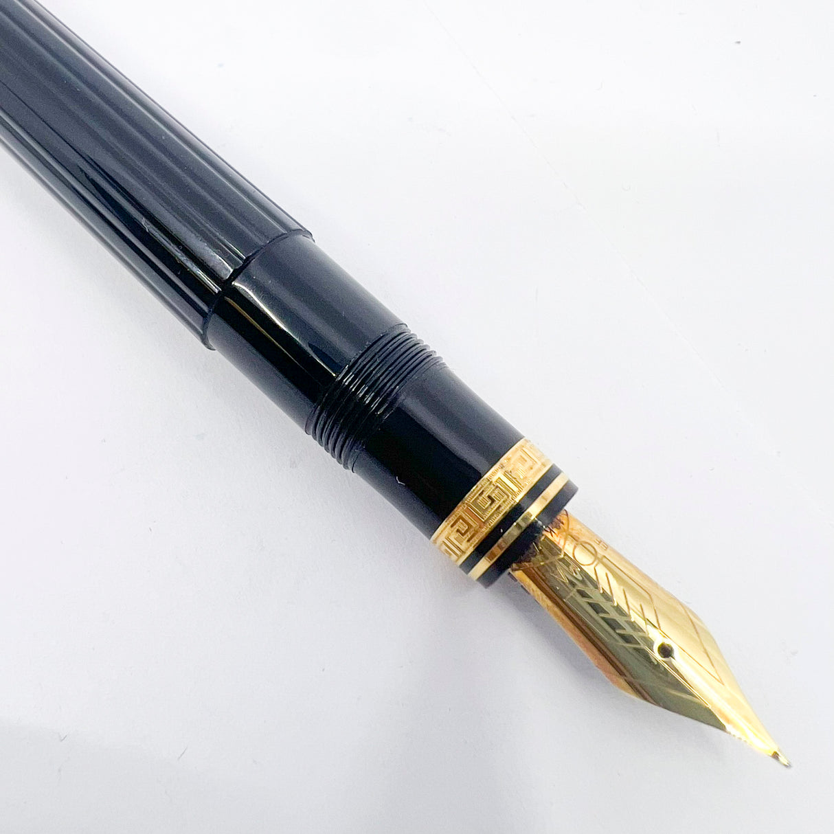 OMAS Ogiva Black Vegetal Resin Fluted Fountain Pen - Extra Fine 18kt Gold Nib - Cartridge Fill