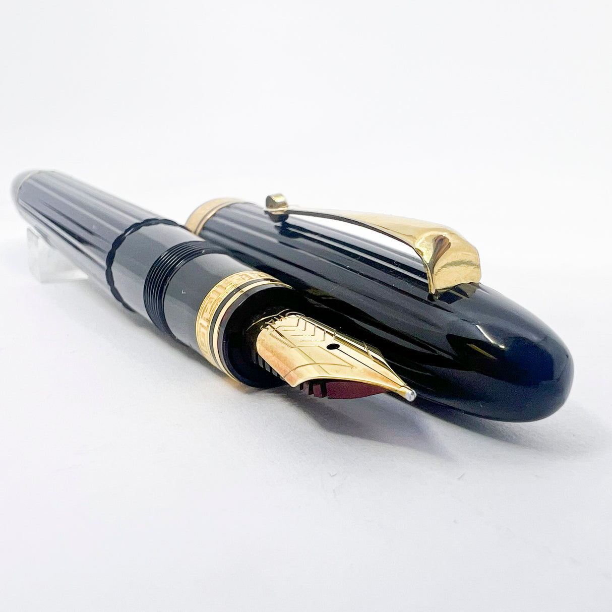 OMAS Ogiva Black Vegetal Resin Fluted Fountain Pen - Extra Fine 18kt Gold Nib - Cartridge Fill