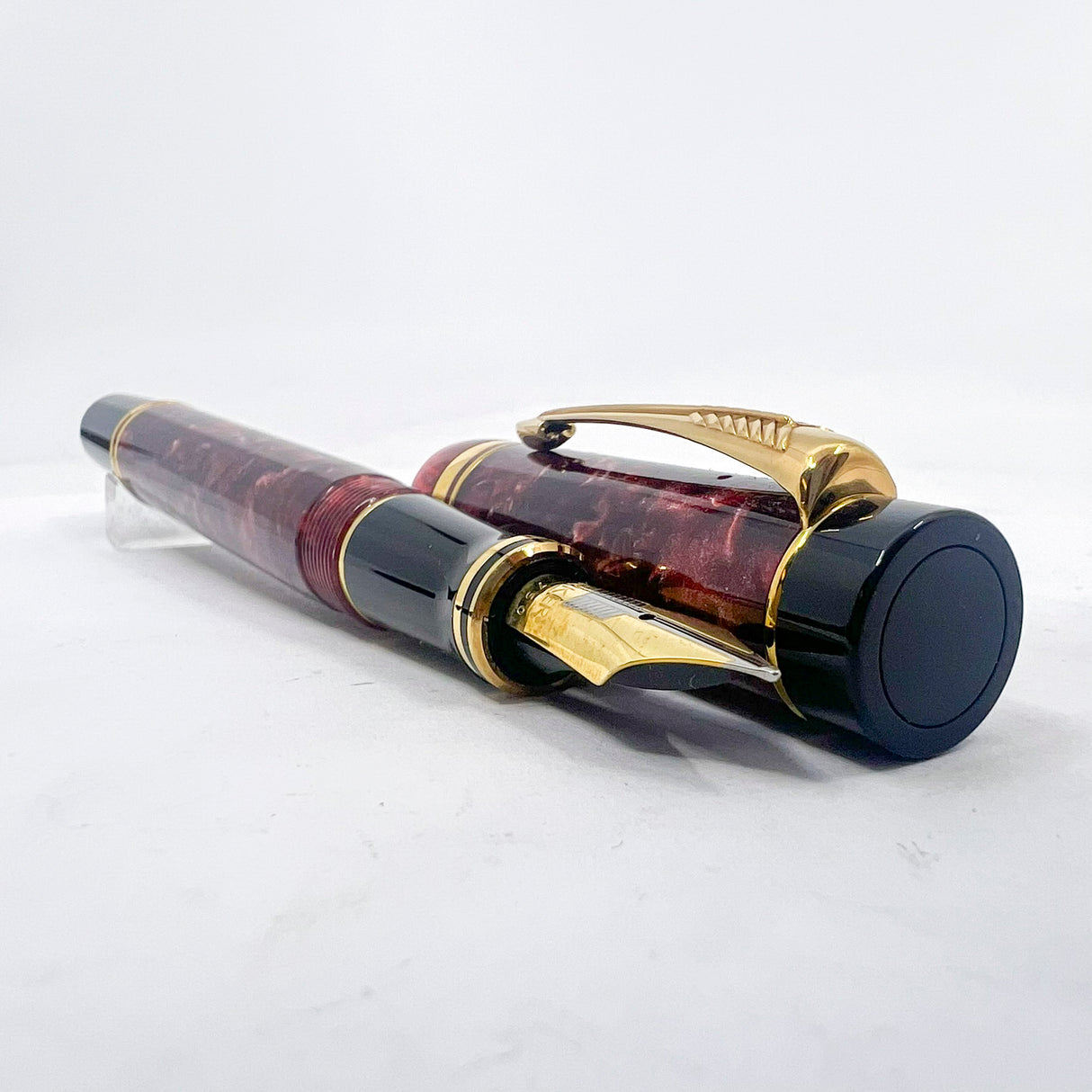 Parker Centennial (Largest Size) Marbled Maroon Duofold Fountain Pen (Circa 1990) - Medium 18kt Gold Nib
