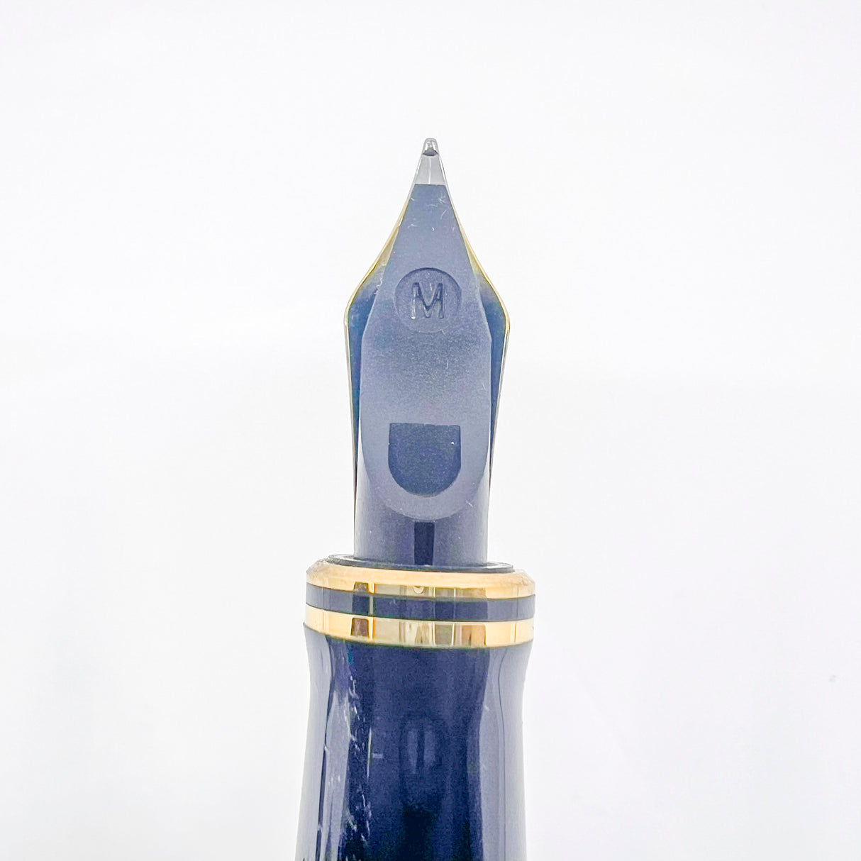 Parker Centennial (Largest Size) Marbled Maroon Duofold Fountain Pen (Circa 1990) - Medium 18kt Gold Nib