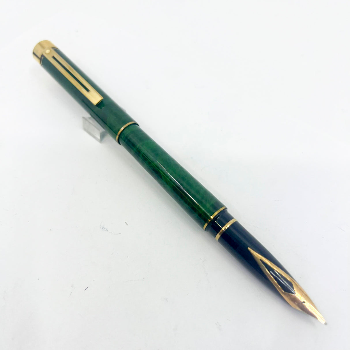 Sheaffer Full Size Targa Marbled Green Ronce Lacque Fountain Pen - Fine 14kt Gold Nib