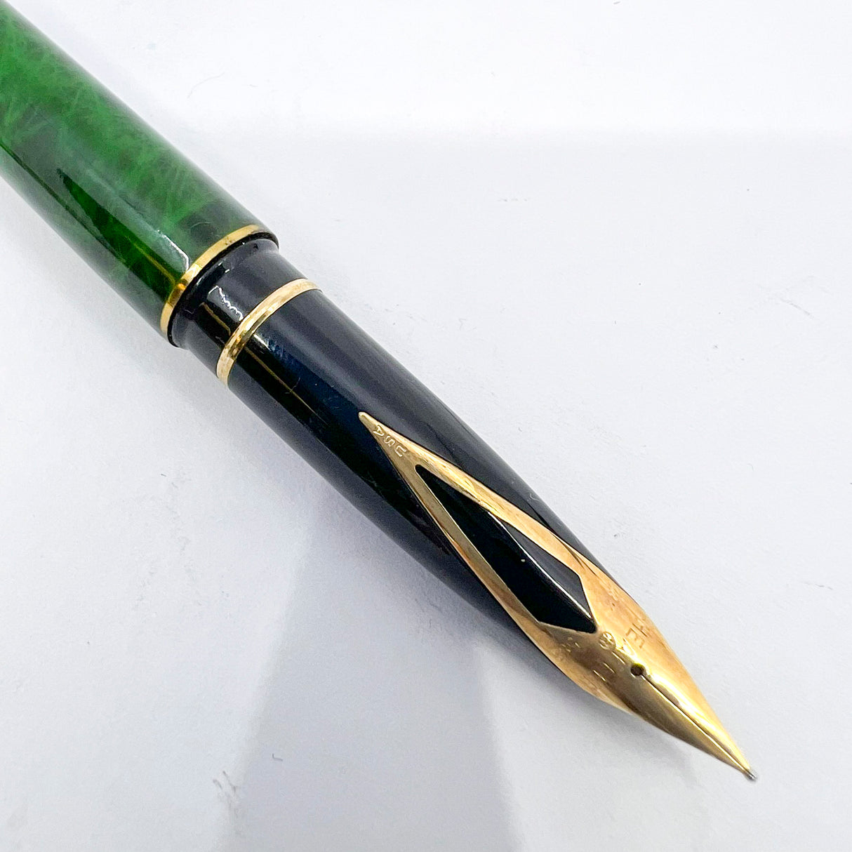 Sheaffer Full Size Targa Marbled Green Ronce Lacque Fountain Pen - Fine 14kt Gold Nib