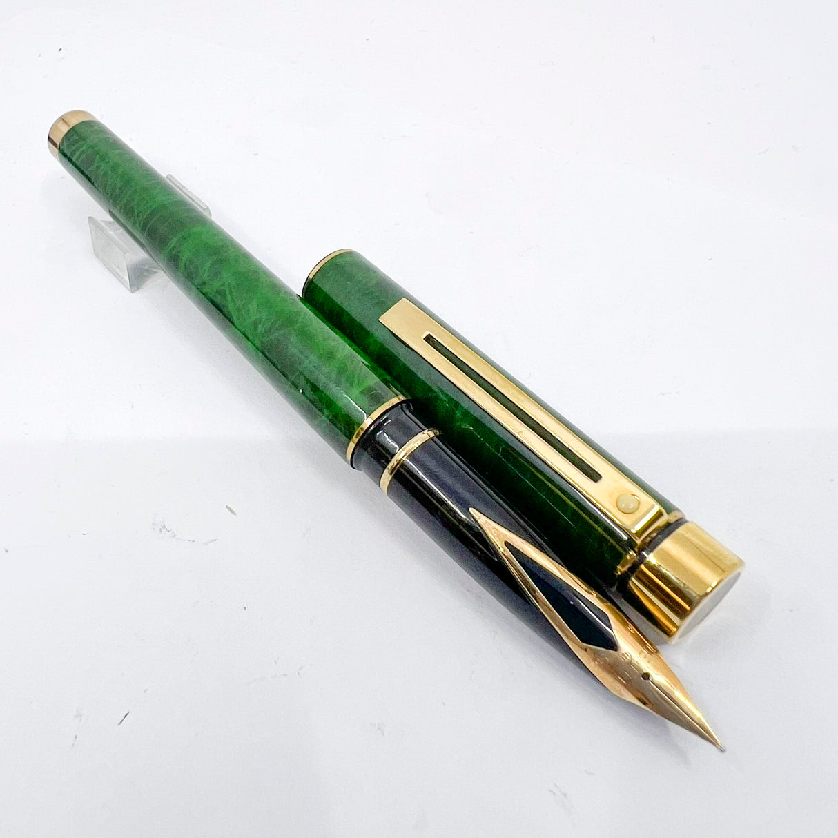 Sheaffer Full Size Targa Marbled Green Ronce Lacque Fountain Pen - Fine 14kt Gold Nib