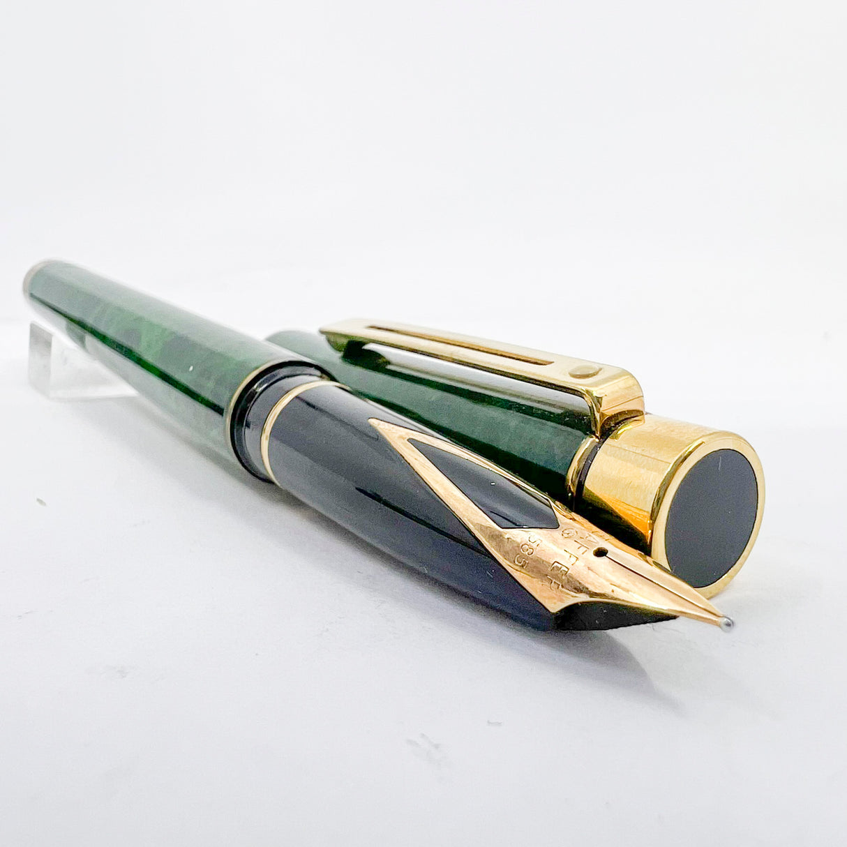 Sheaffer Full Size Targa Marbled Green Ronce Lacque Fountain Pen - Fine 14kt Gold Nib