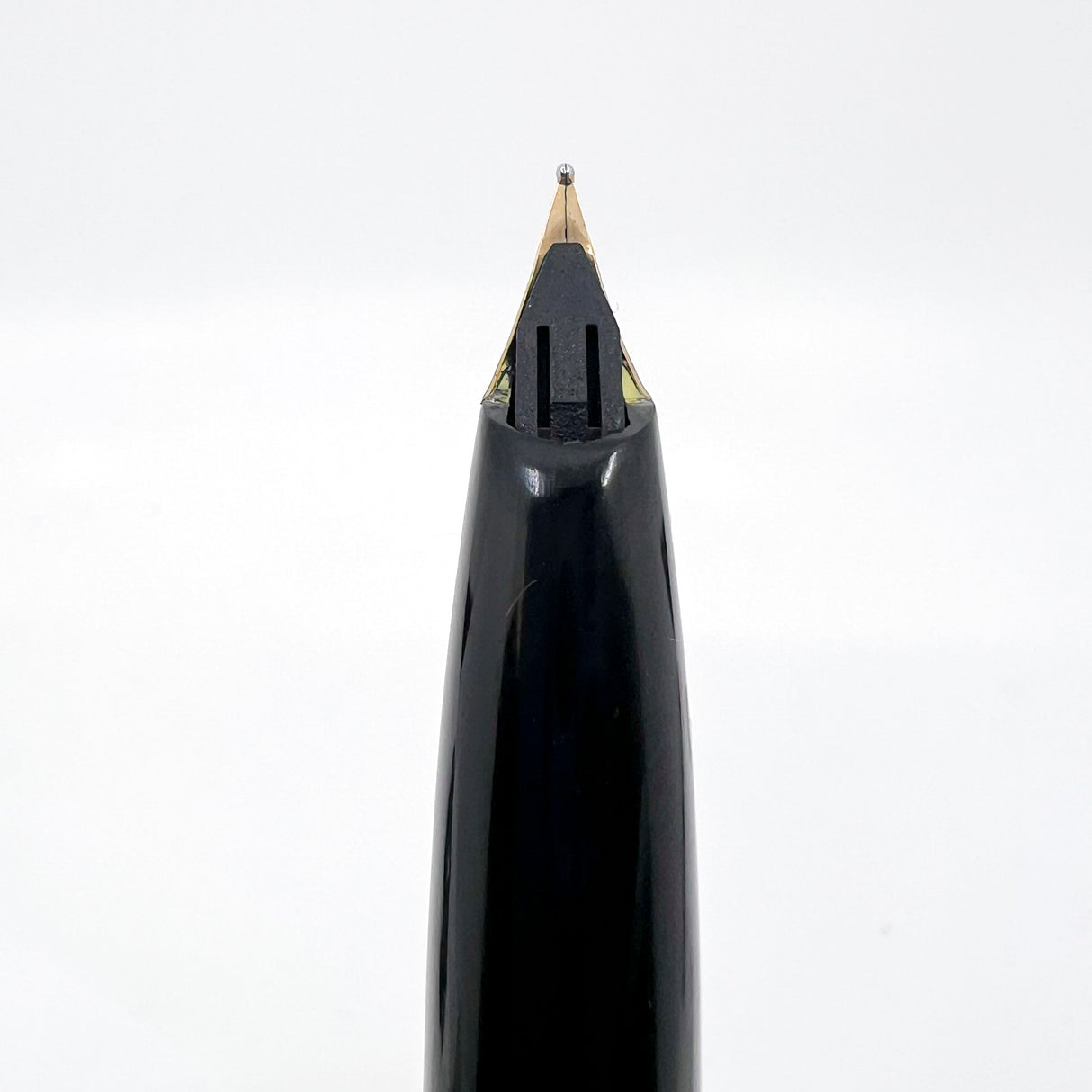 Sheaffer Full Size Targa Matte Black Fountain Pen - Medium 14kt Gold Nib
