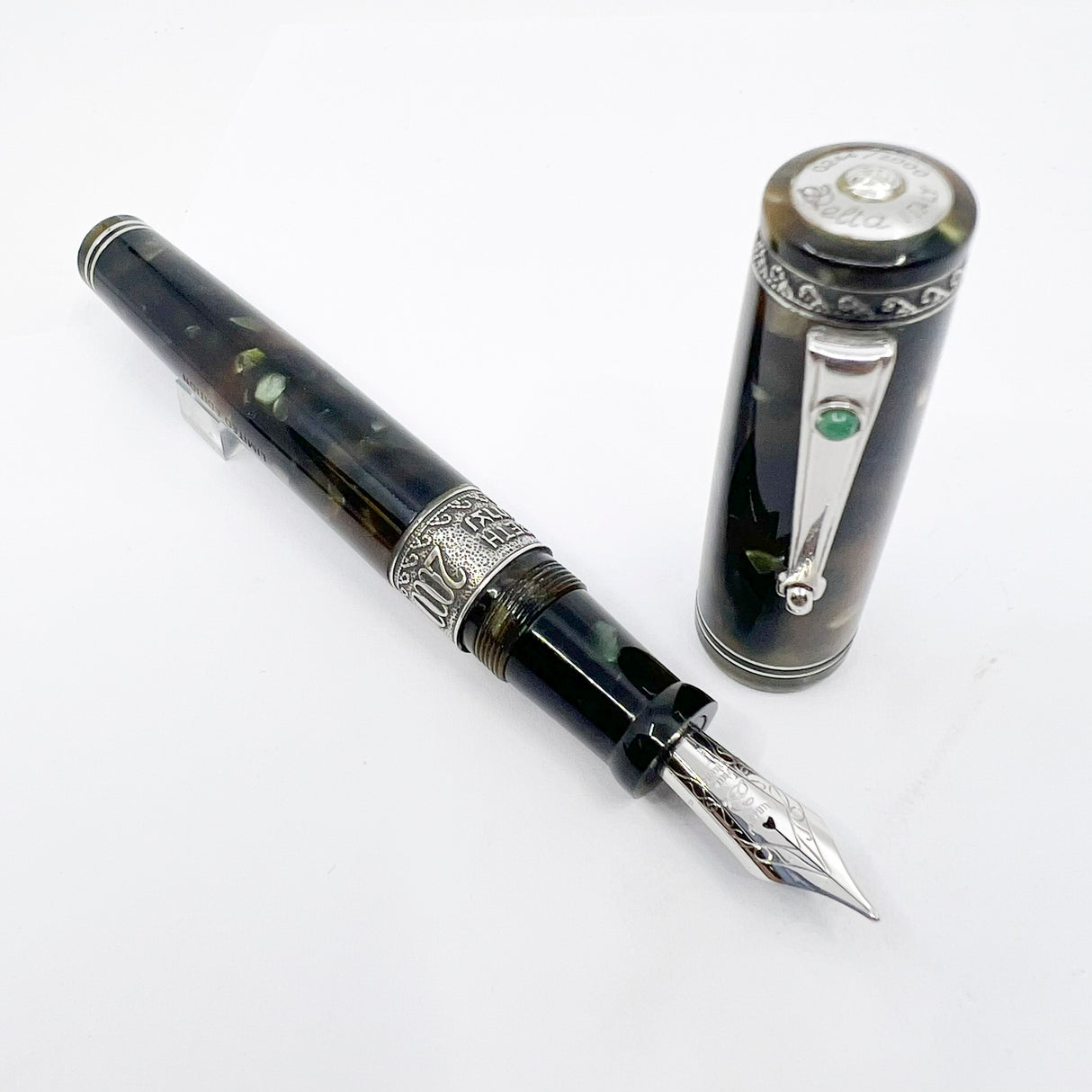 Delta Nazareth 2000 Limited Edition Fountain Pen - Broad 18kt Gold Nib