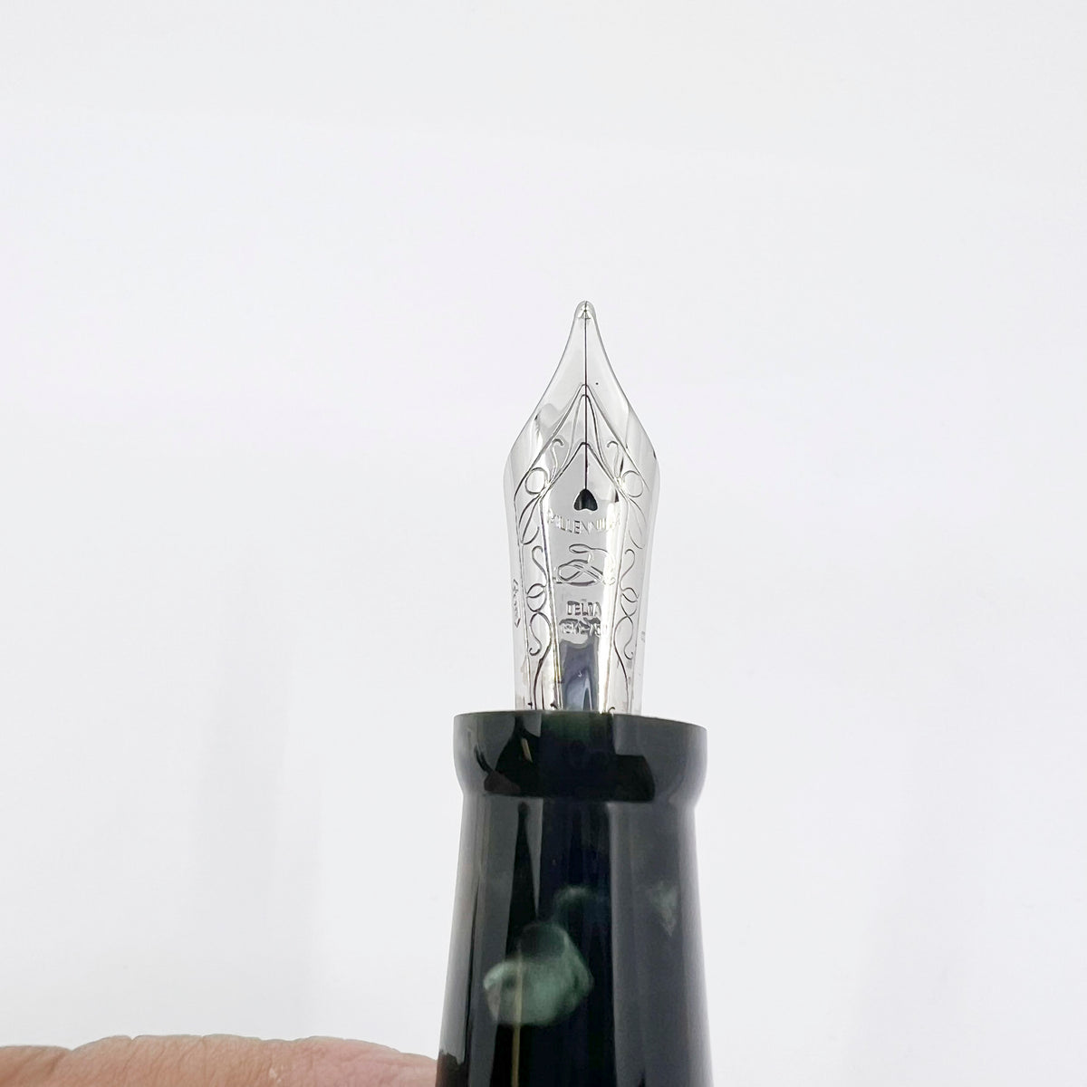Delta Nazareth 2000 Limited Edition Fountain Pen - Broad 18kt Gold Nib