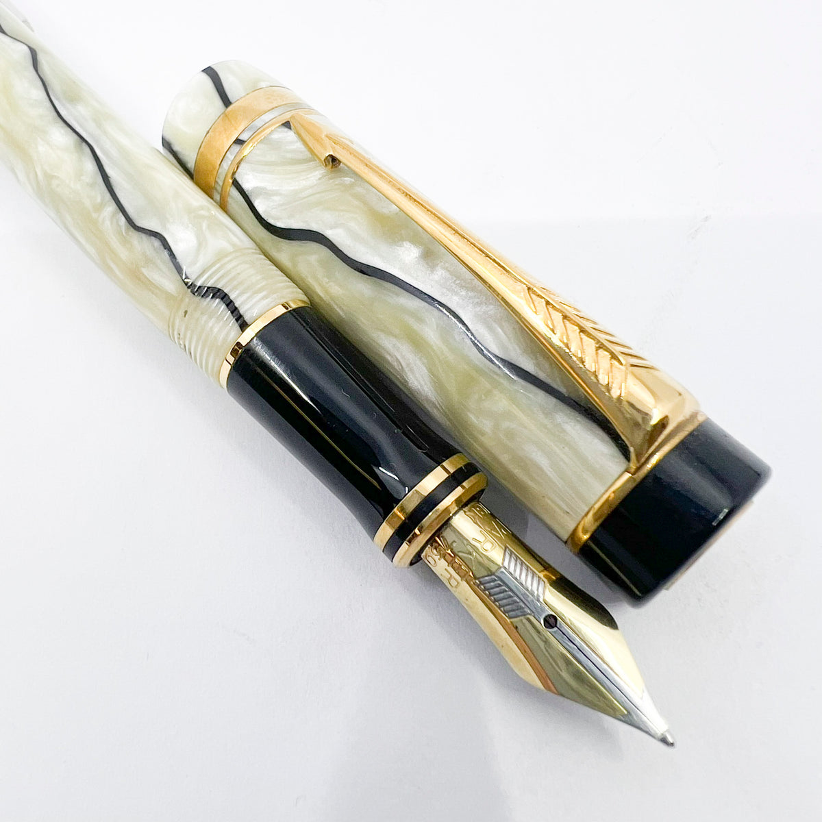 Parker Duofold International (Standard Size) Pearl & Black Fountain Pen  - Medium 18kt Gold Nib