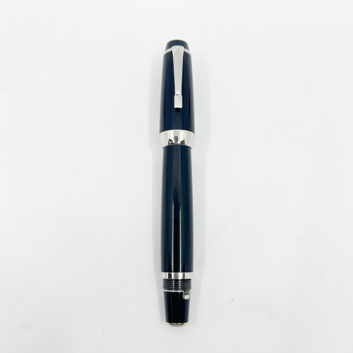 Montblanc Extra Large Boheme Retractable Fountain Pen  - Stoneless Model - RARE - Made for a Short Period Circa 2002 - Stub-like Broad 18kt Gold Nib
