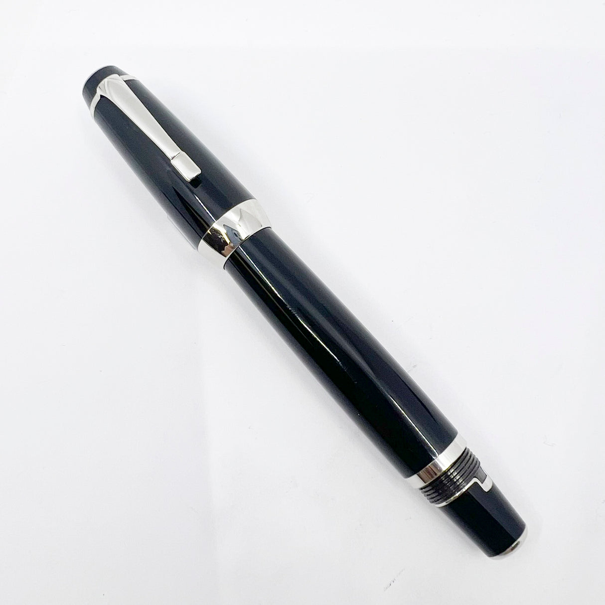Montblanc Extra Large Boheme Retractable Fountain Pen  - Stoneless Model - RARE - Made for a Short Period Circa 2002 - Stub-like Broad 18kt Gold Nib