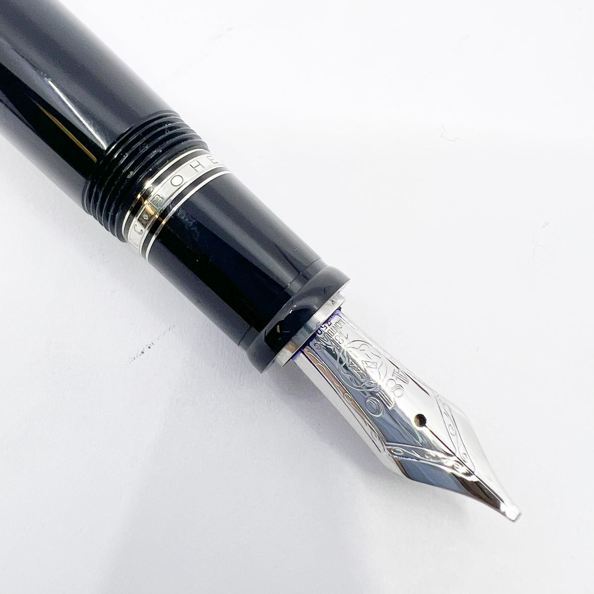 Montblanc Extra Large Boheme Retractable Fountain Pen  - Stoneless Model - RARE - Made for a Short Period Circa 2002 - Stub-like Broad 18kt Gold Nib