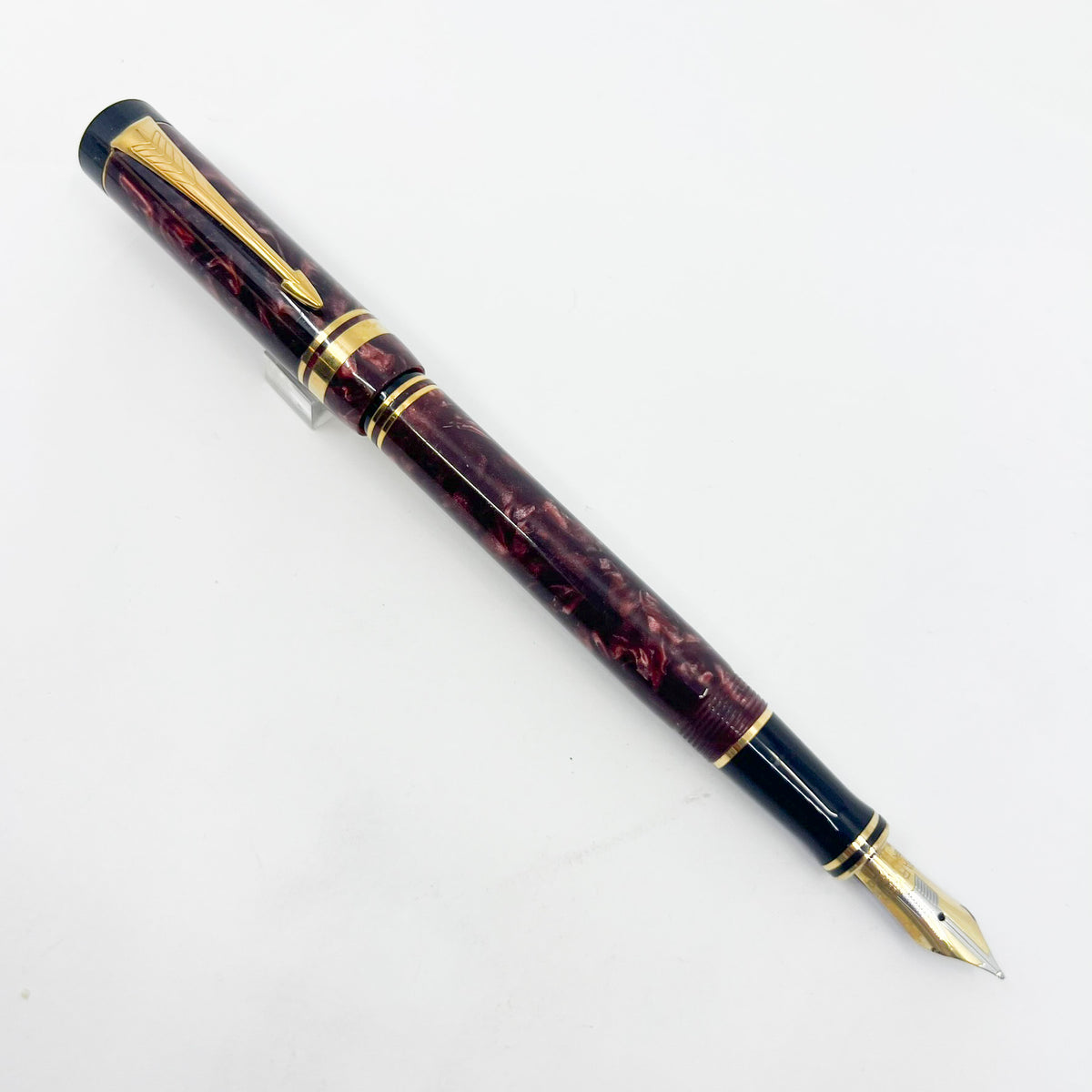 Parker Duofold International Maroon Marble Fountain Pen (Circa 1990) - Medium 18kt Gold Nib