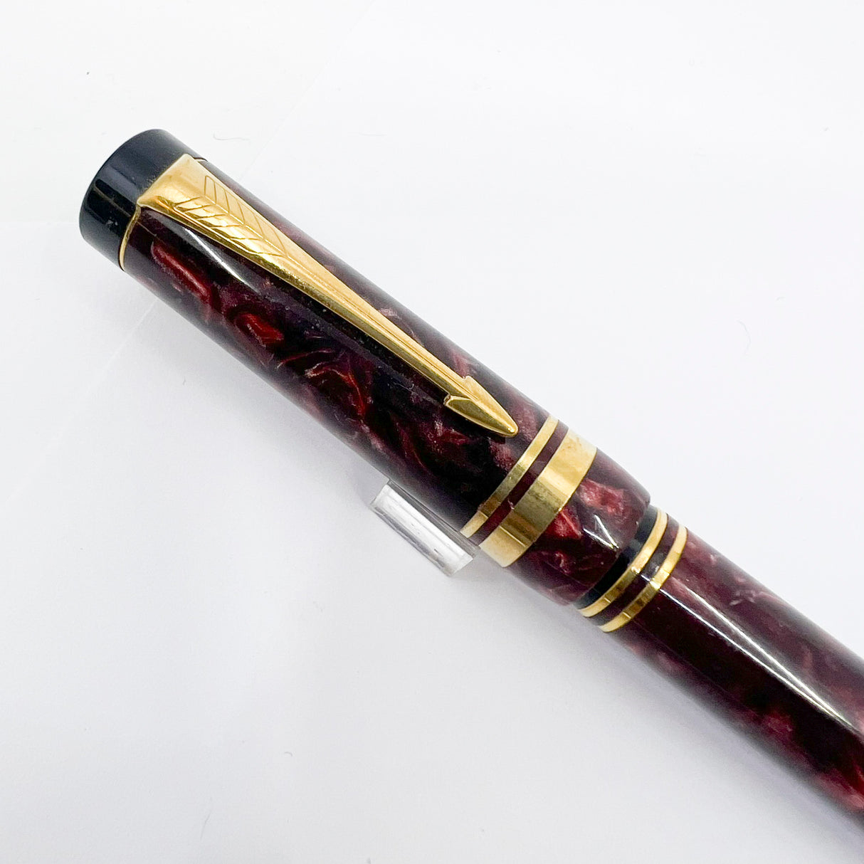 Parker Duofold International Maroon Marble Fountain Pen (Circa 1990) - Medium 18kt Gold Nib
