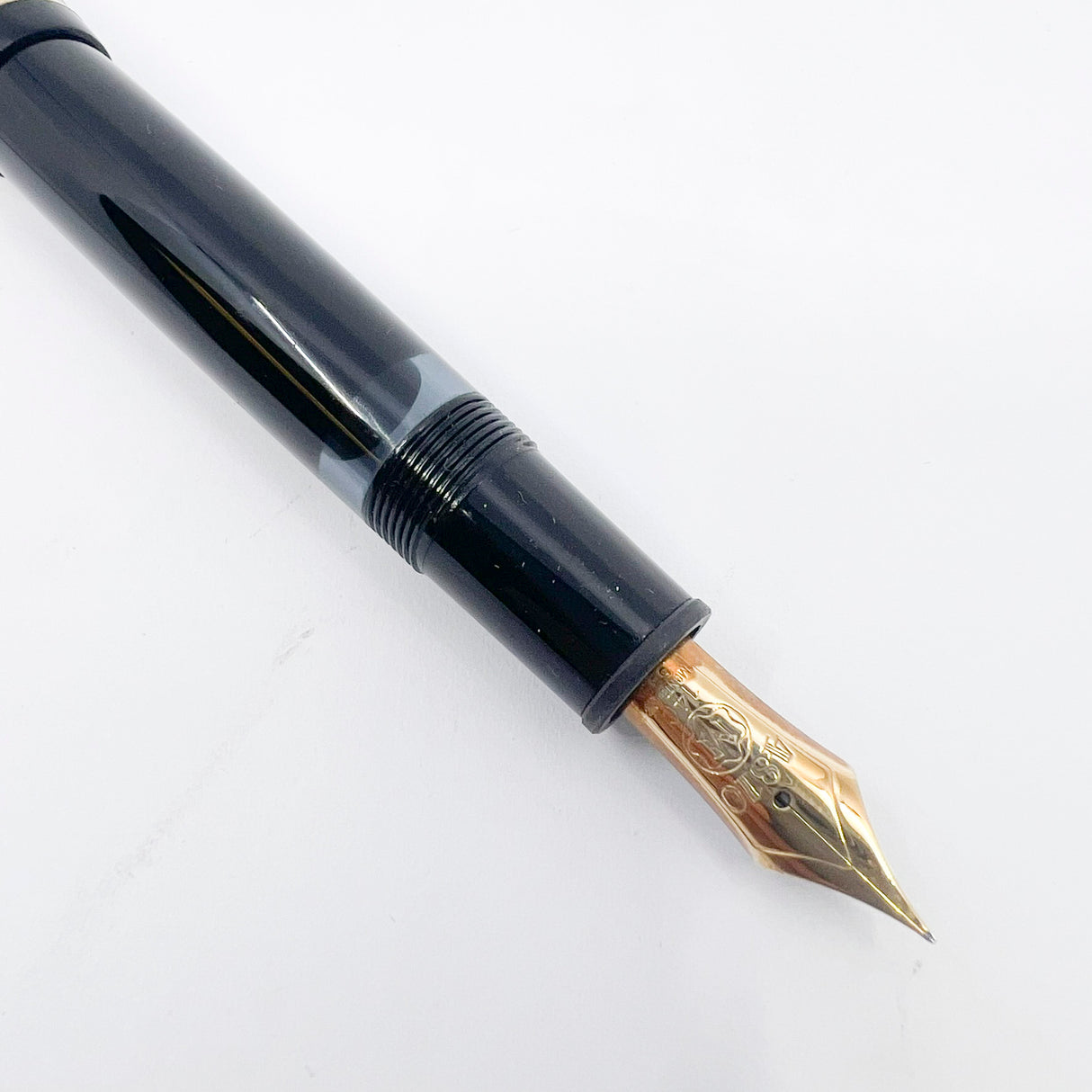 Montblanc #146 LeGrand Meisterstuck Black Resin Fountain Pen - Flexible Extra-Fine 14kt Gold Nib