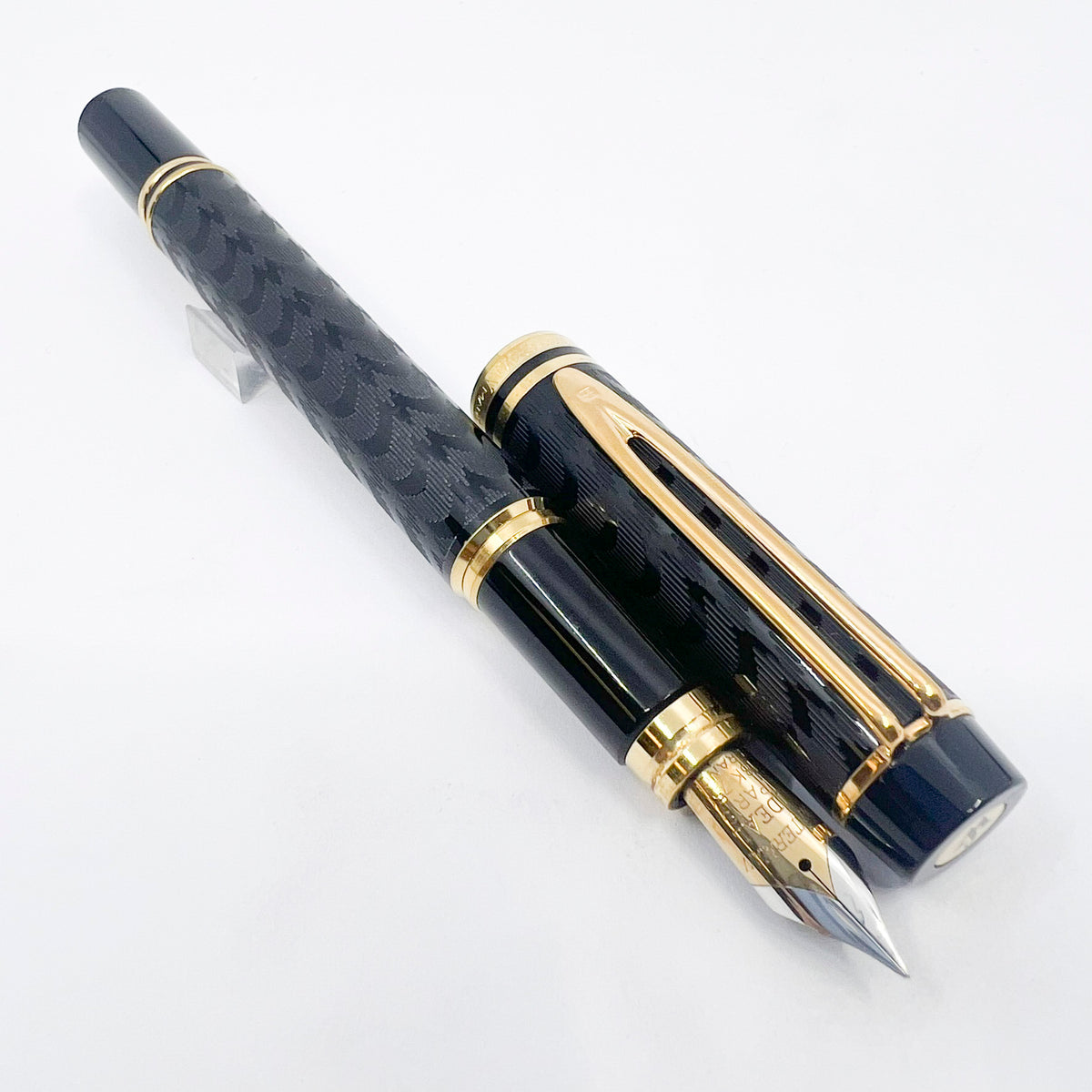 Waterman Man 100 Opera  Black Chased Fountain Pen - Medium 18kt Gold Nib