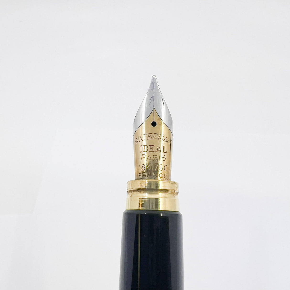 Waterman Man 100 Opera  Black Chased Fountain Pen - Medium 18kt Gold Nib