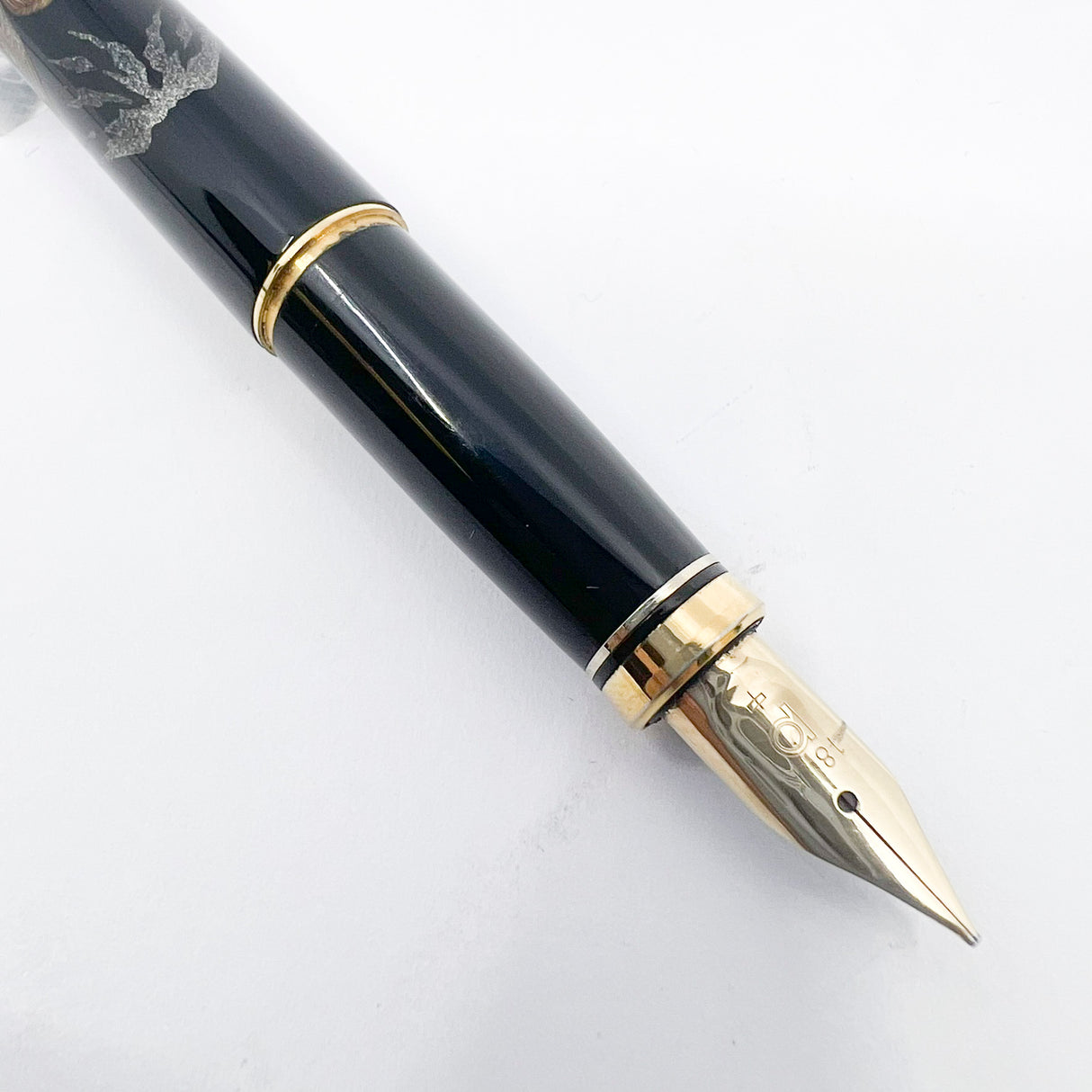 Platinum "Modern Maki-e" Cranes Fountain Pen - Broad 18kt Gold Nib