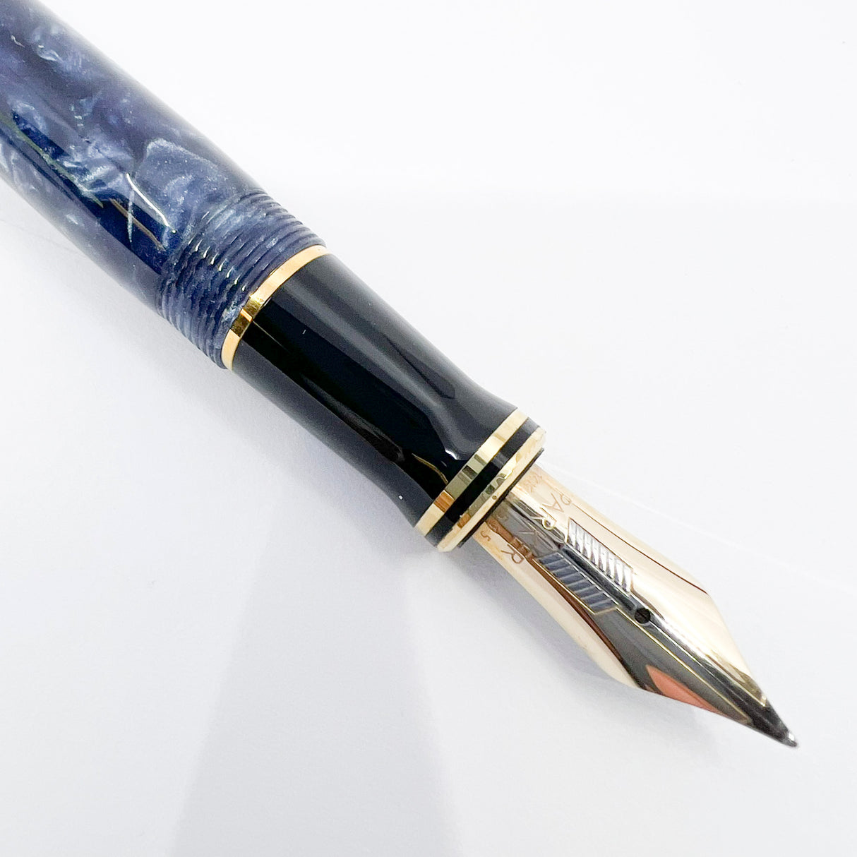 Parker Centennial (Largest Size) Duofold Blue Marble Fountain Pen - Early #31 Fine 14kt Gold Nib - Circa 1988