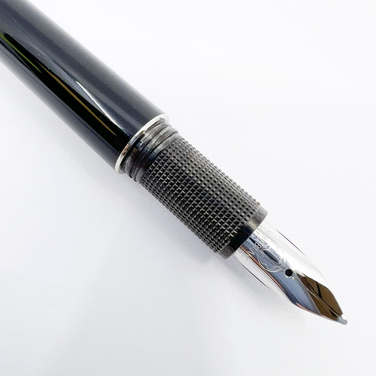 Montblanc Starwalker Black Resin Fountain Pen - Medium 14kt  Gold Nib