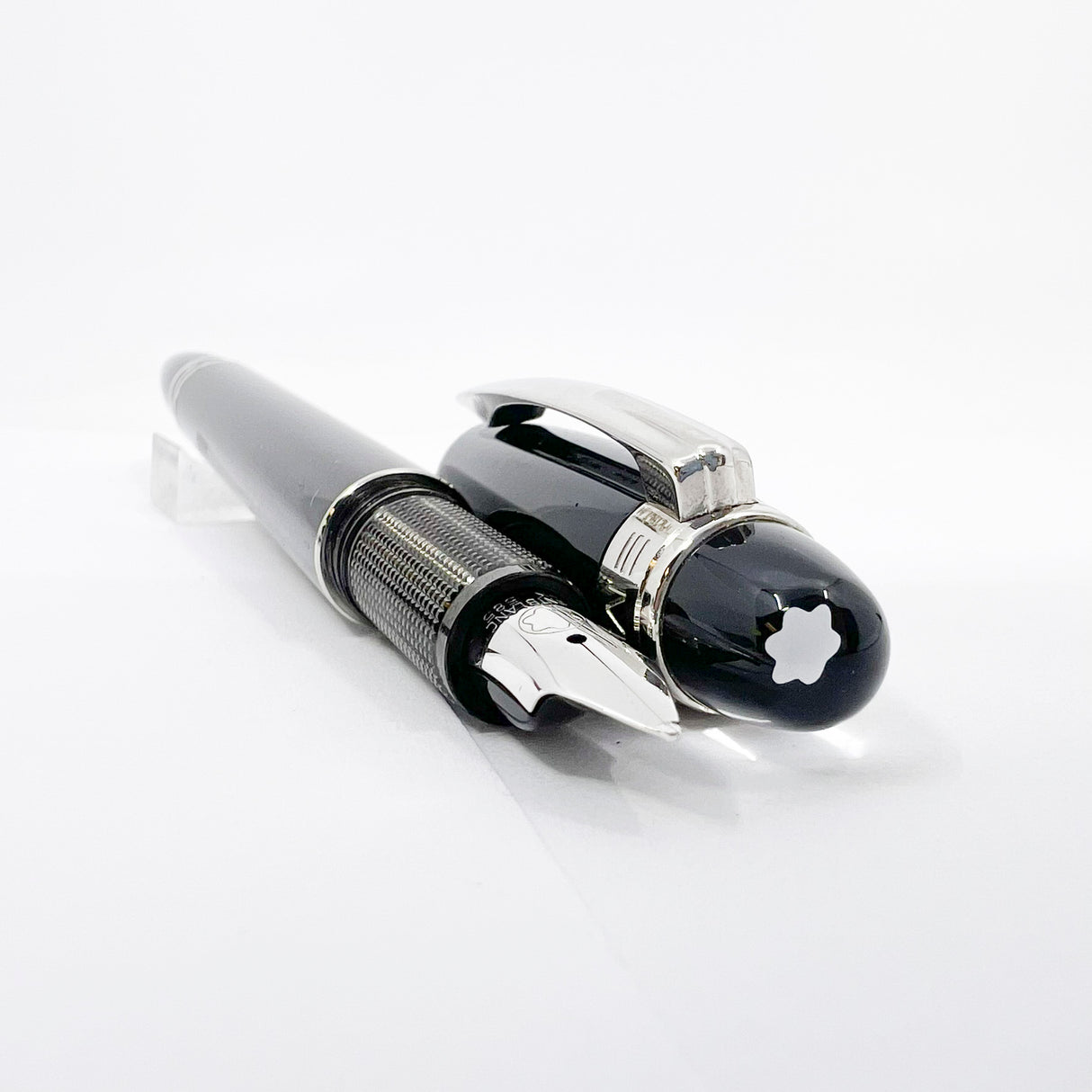 Montblanc Starwalker Black Resin Fountain Pen - Medium 14kt  Gold Nib