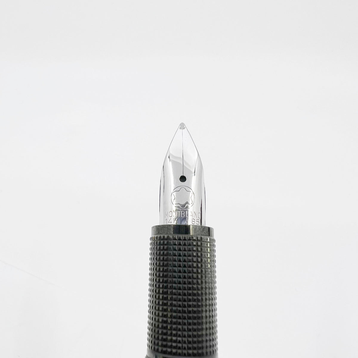 Montblanc Starwalker Black Resin Fountain Pen - Medium 14kt  Gold Nib