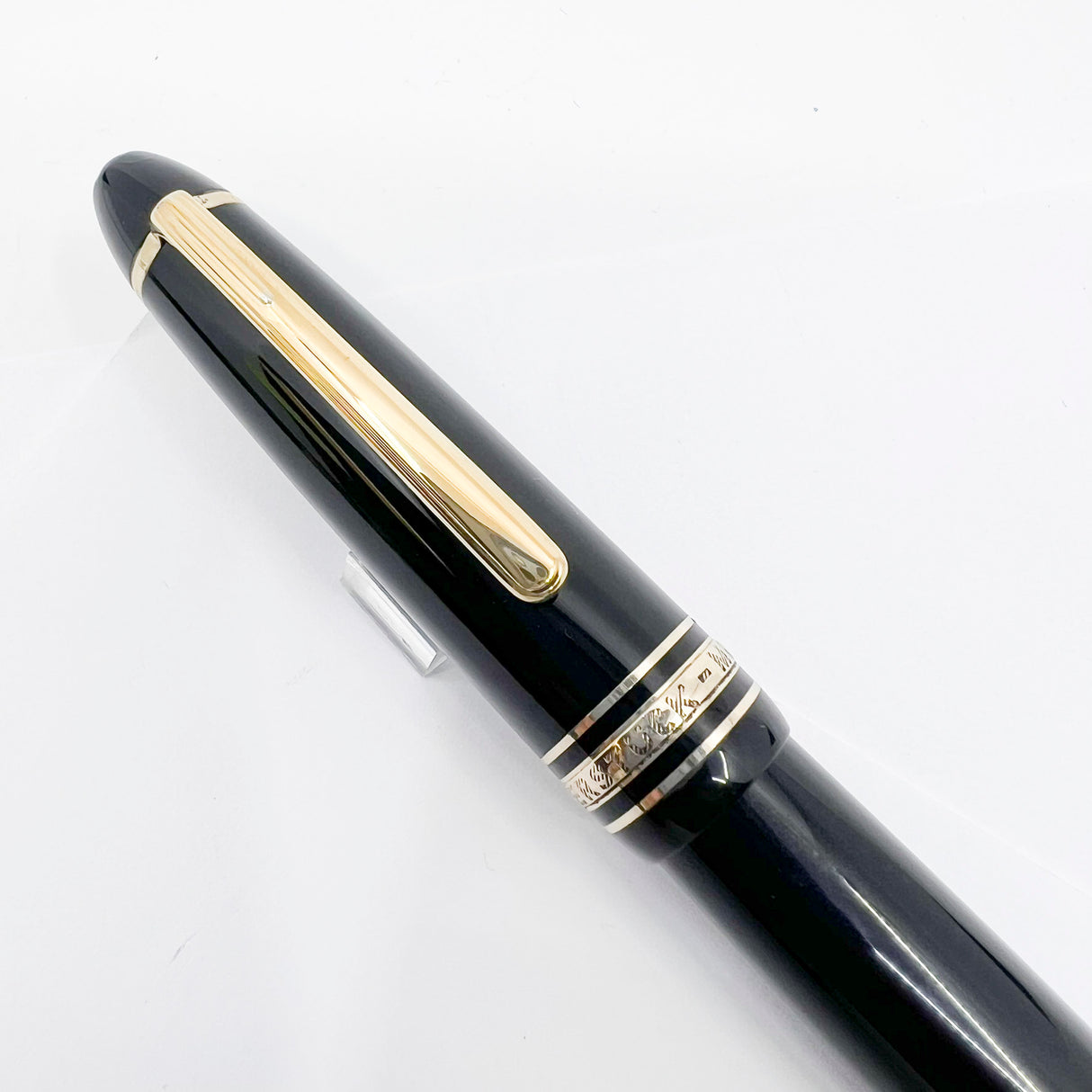 Montblanc Meisterstuck Black Resin #146 LeGrand Fountain Pen  - Broad 14kt  Gold Nib