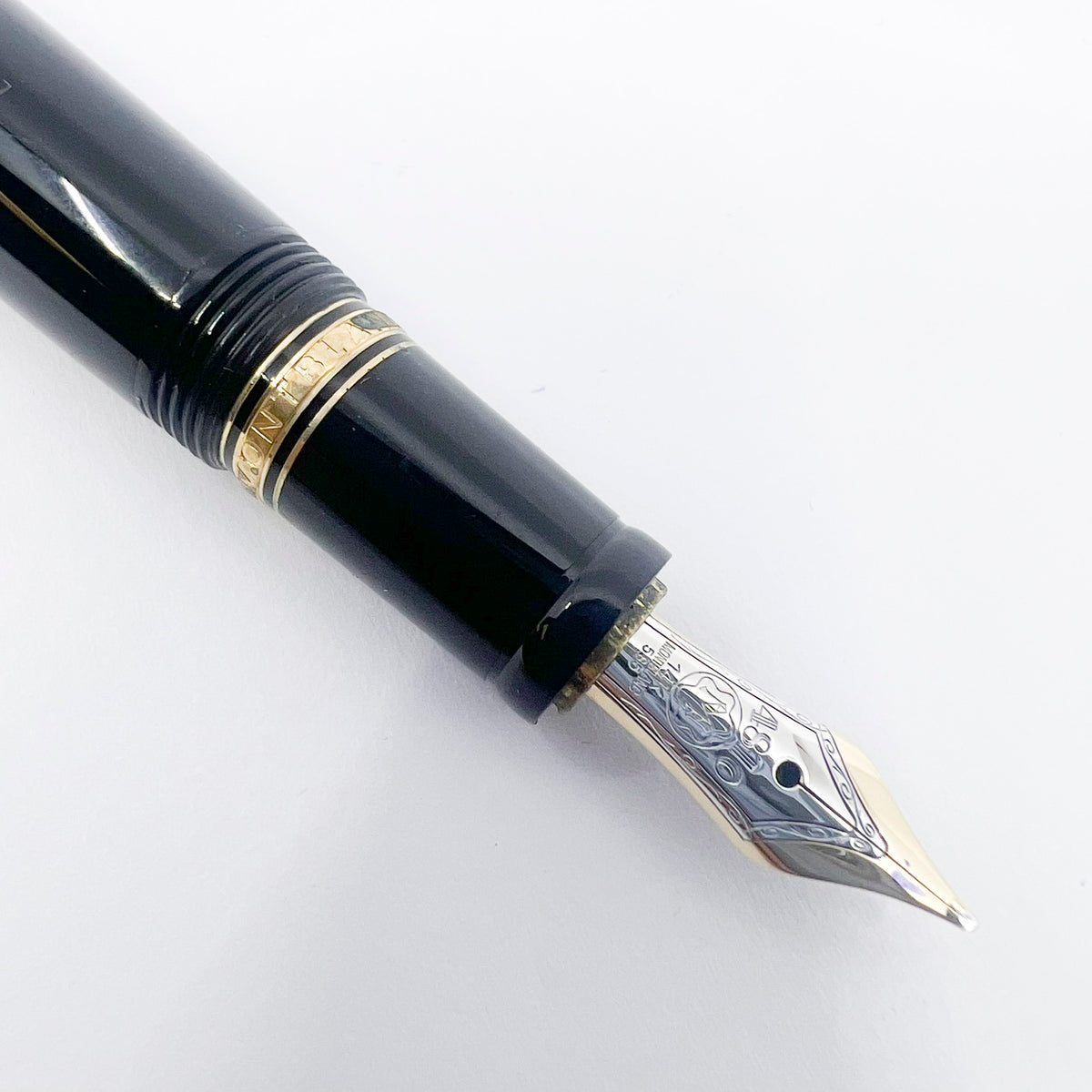 Montblanc Boheme Retractable Black Resin Fountain Pen - Red Stone in Clip - Medium 14kt Gold Nib