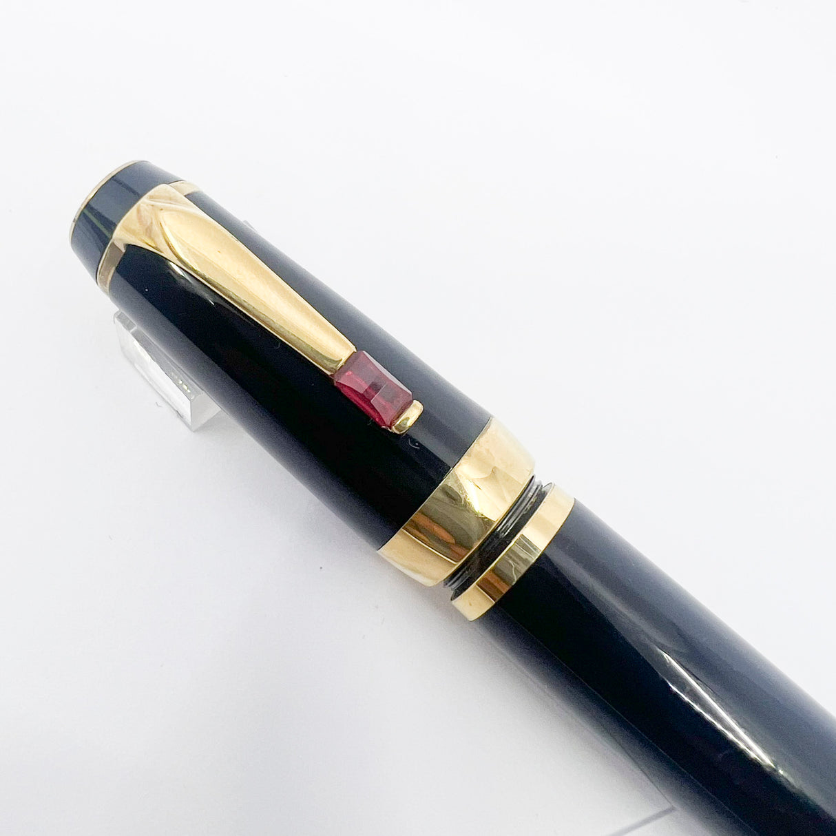 Montblanc Boheme Retractable Black Resin Fountain Pen - Red Stone in Clip - Medium 14kt Gold Nib
