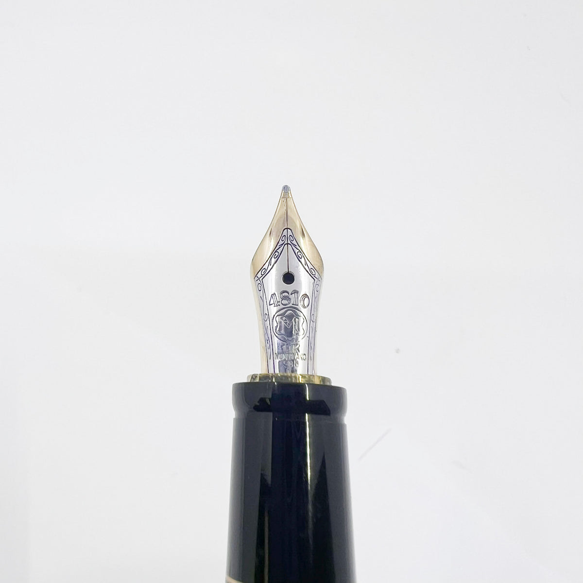 Montblanc Boheme Retractable Black Resin Fountain Pen - Red Stone in Clip - Medium 14kt Gold Nib