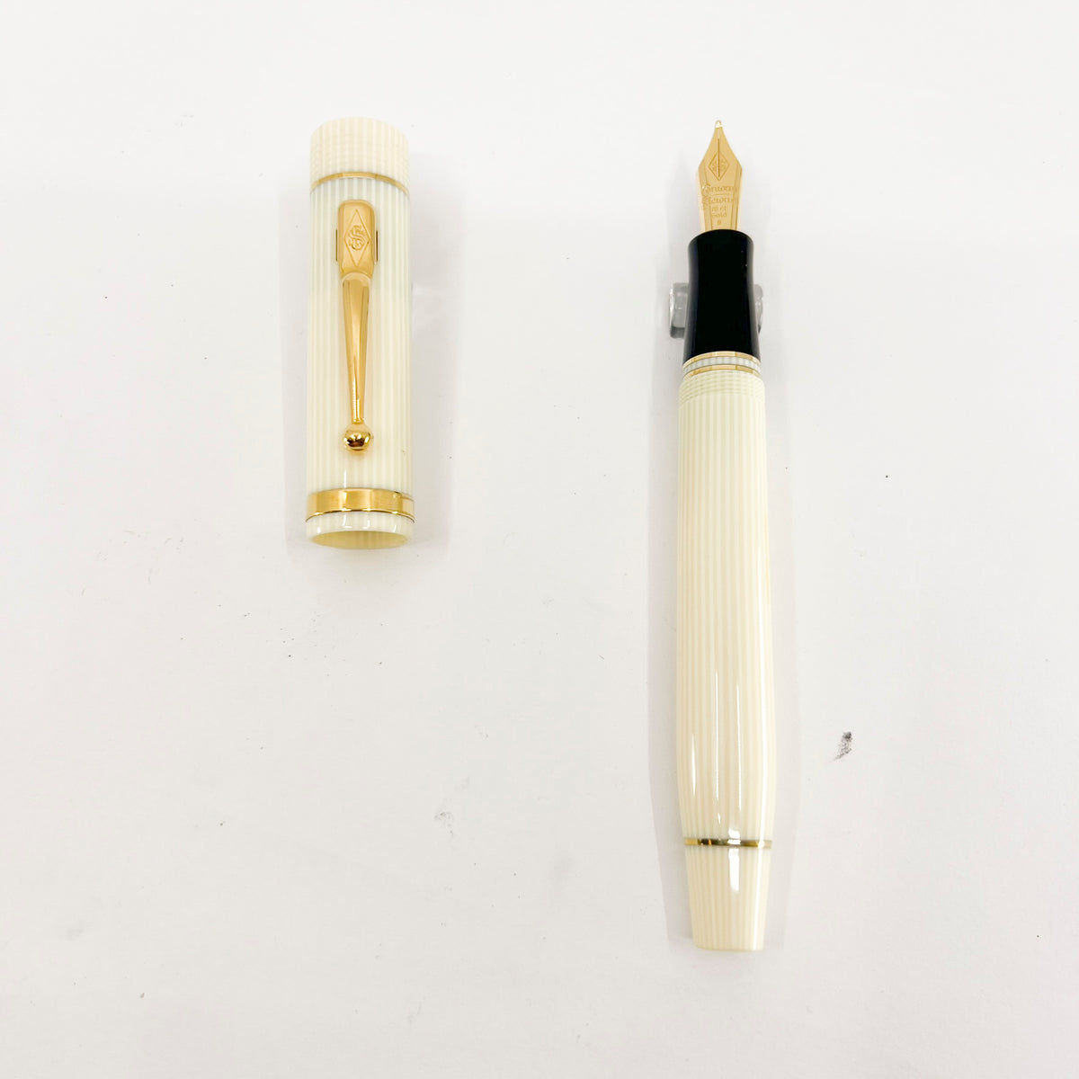 Conway Stewart Churchill Striped Ivory Finish Fountain Pen #172/300 - Broad 18kt Gold Nib