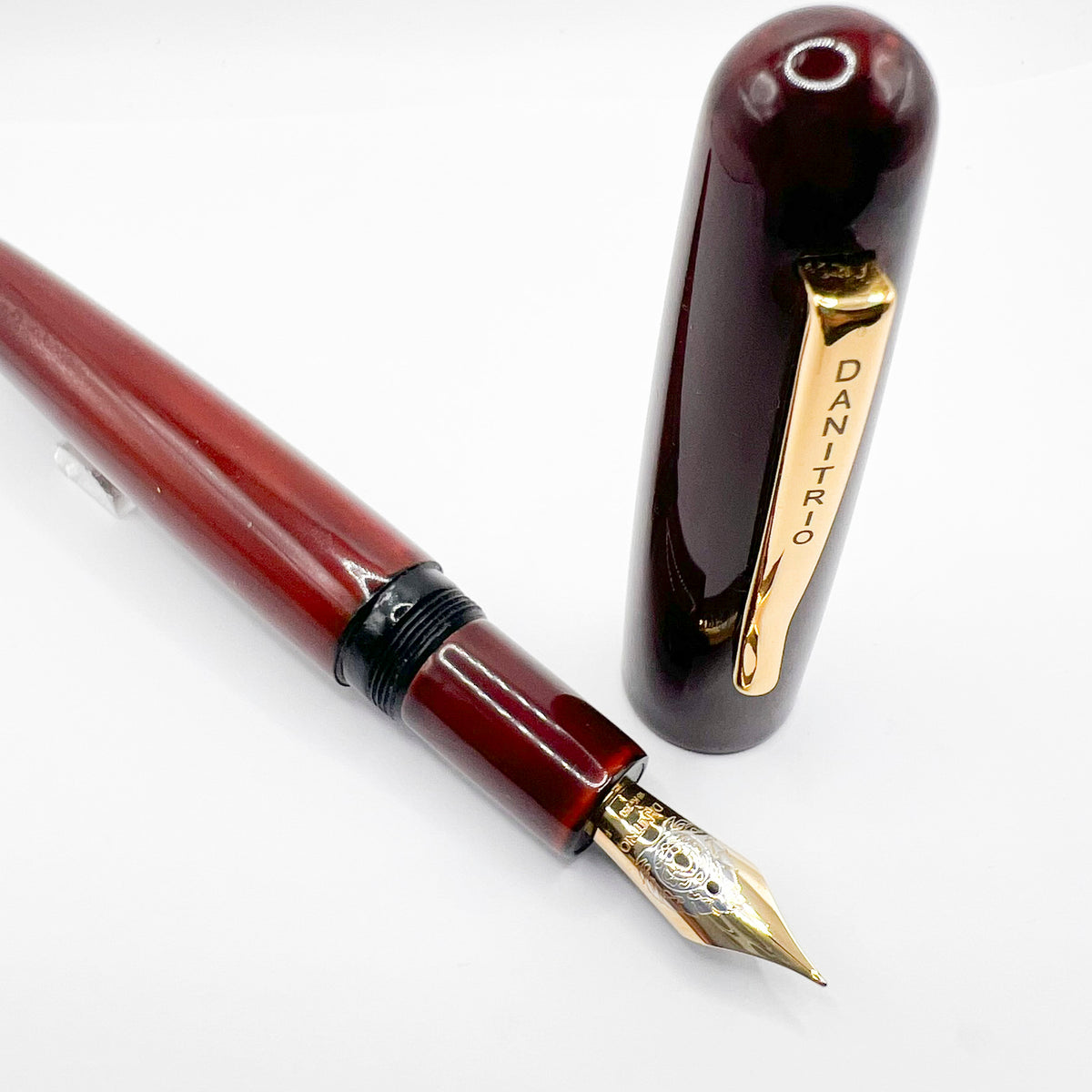 Danitrio Tami-Nuri Red  Urushi  Hand Painted Lacqueron Mikado Over-Sized Fountain Pen  - Fine 18kt Gold Nib
