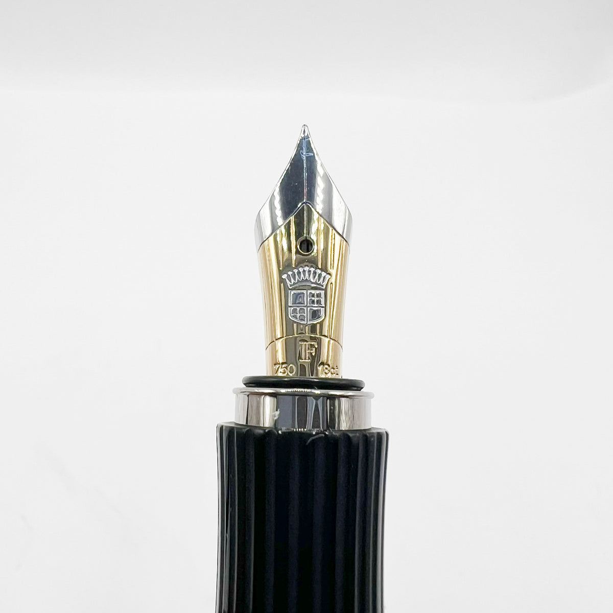 Graf von Faber Castell Intuition Fountain Pen - Black Smooth Resin  Cap/Black Fluted Resin Barrel - Fine 18kt Gold Nib