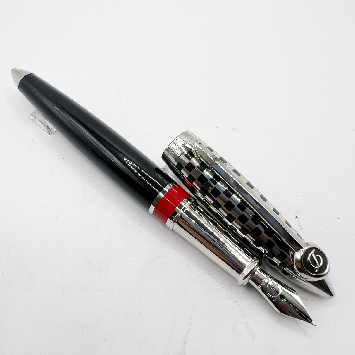 S.T.Dupont F1 Grand Prix Limited Edition Fountain Pen -  Medium 18kt Gold Nib