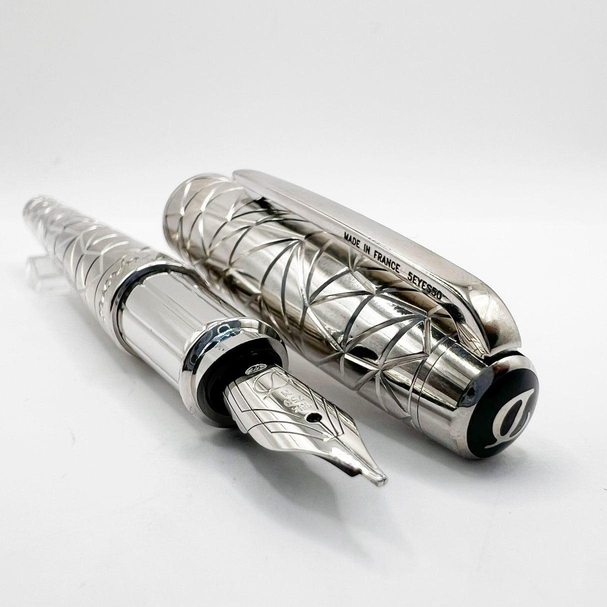 S.T. Dupont Olympio  Graphic Fountain Pen -  Medium 18kt Gold Nib